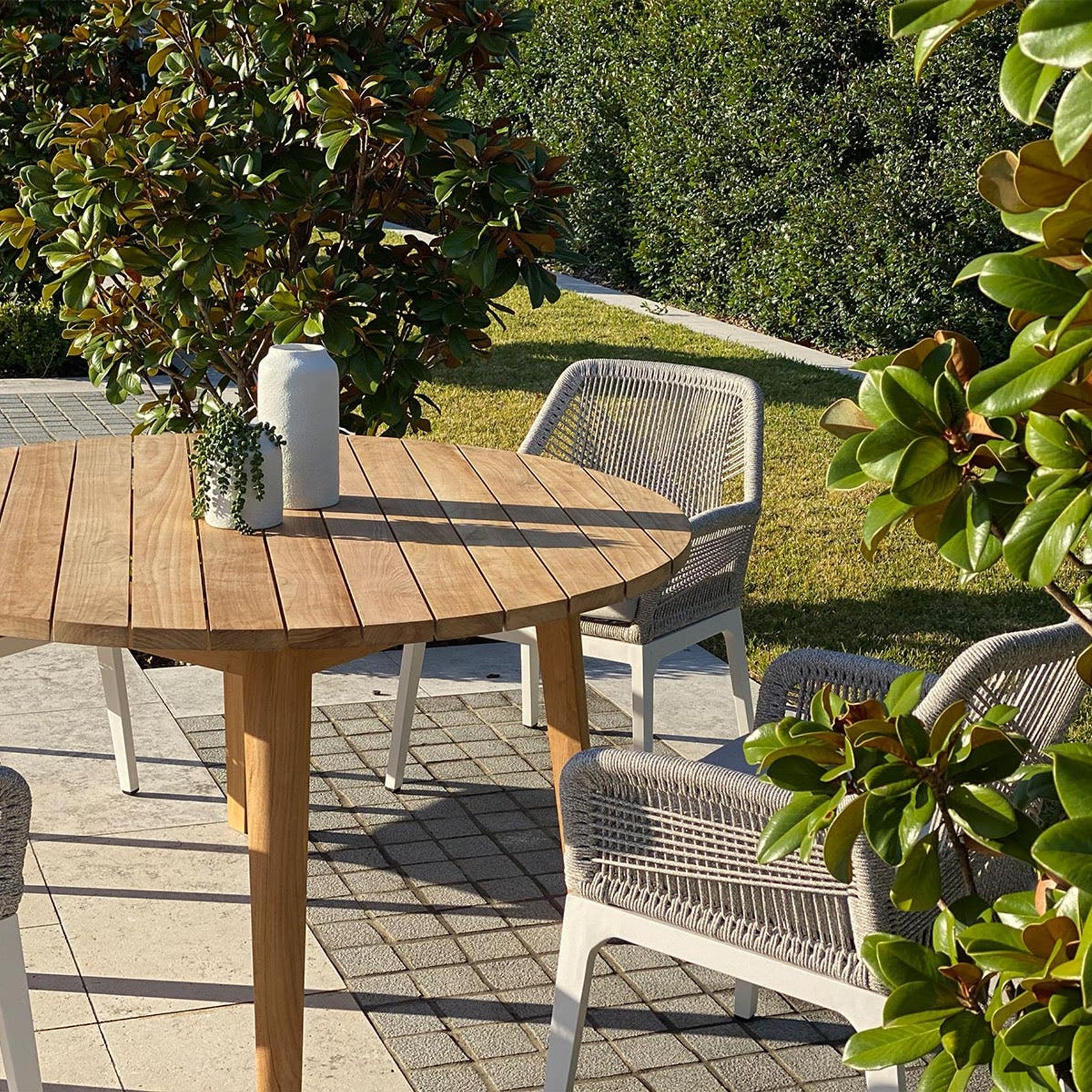 Atoll 140 Round Table with Serang Chairs -5pc Outdoor Dining Setting gallery detail image