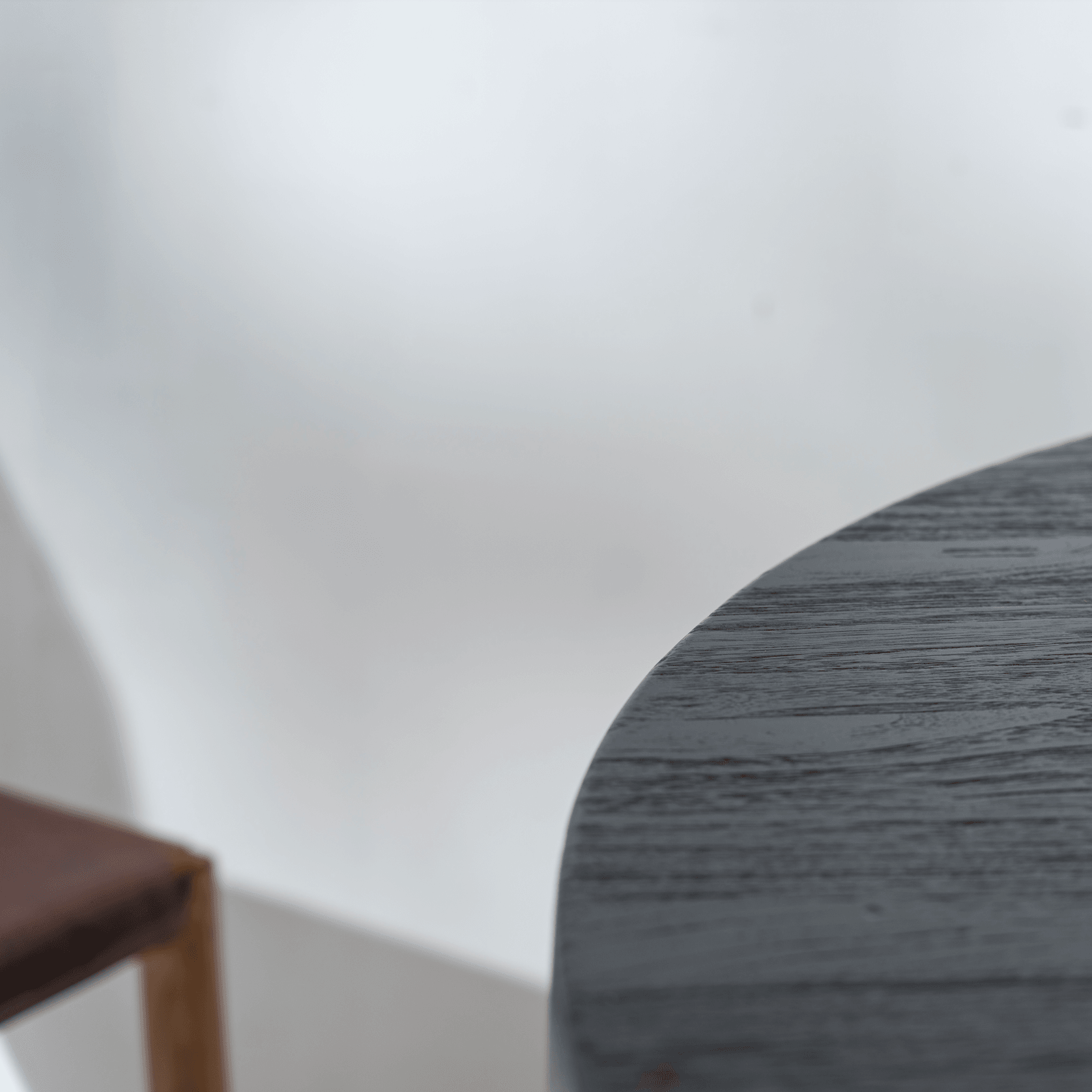 Avus Round Table in Black gallery detail image