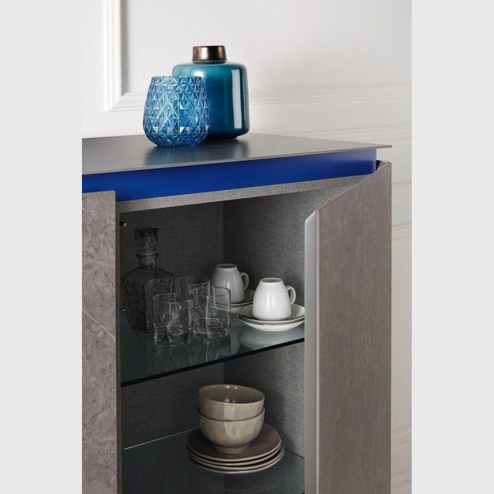 Cosmopolitan Console gallery detail image