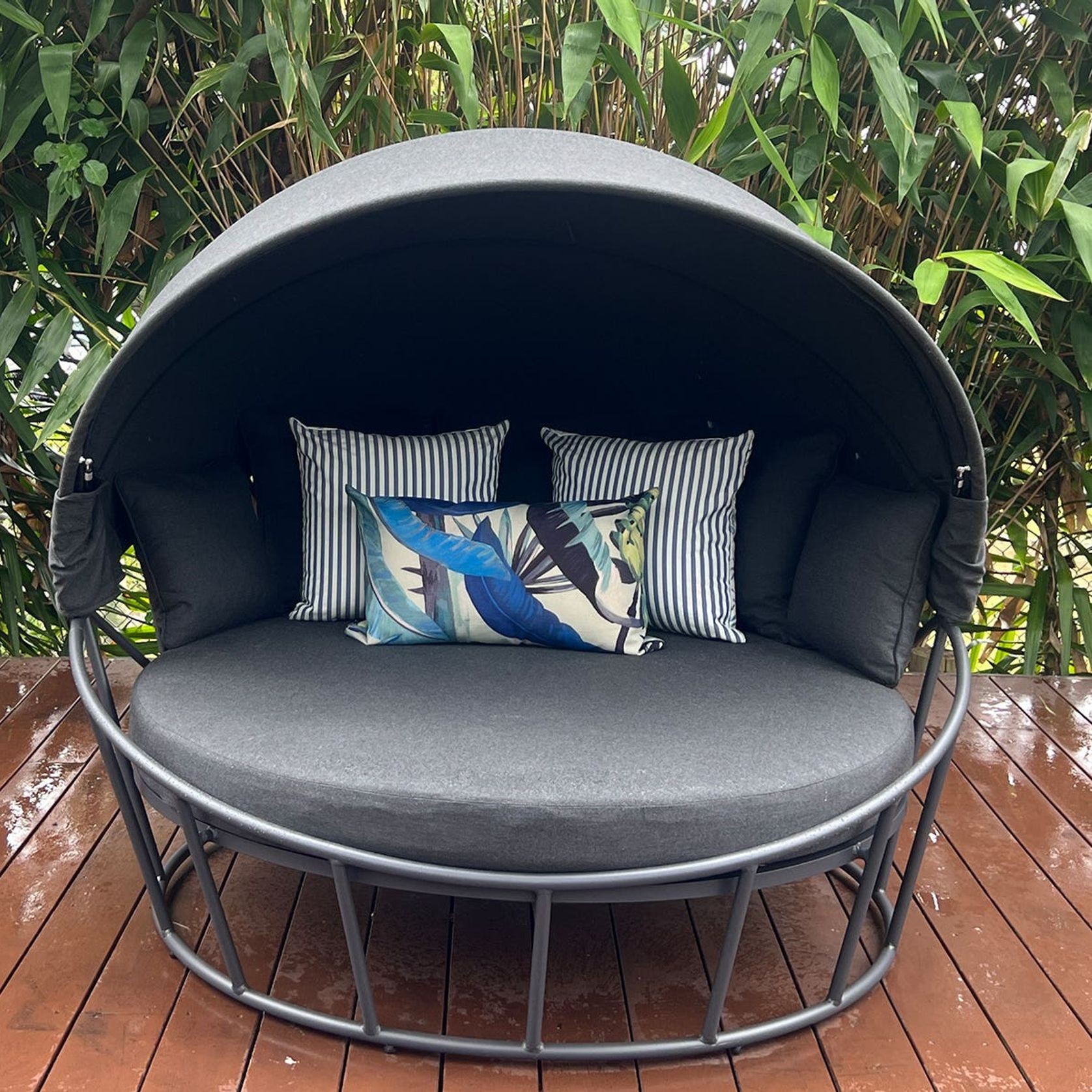 Bora Canopy Round Daybed gallery detail image
