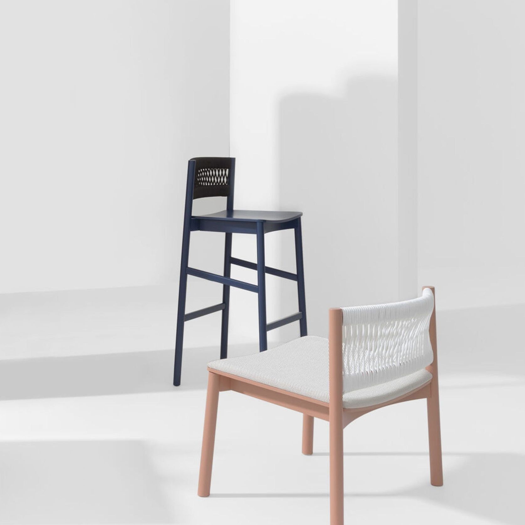 Load Lounge Chair gallery detail image