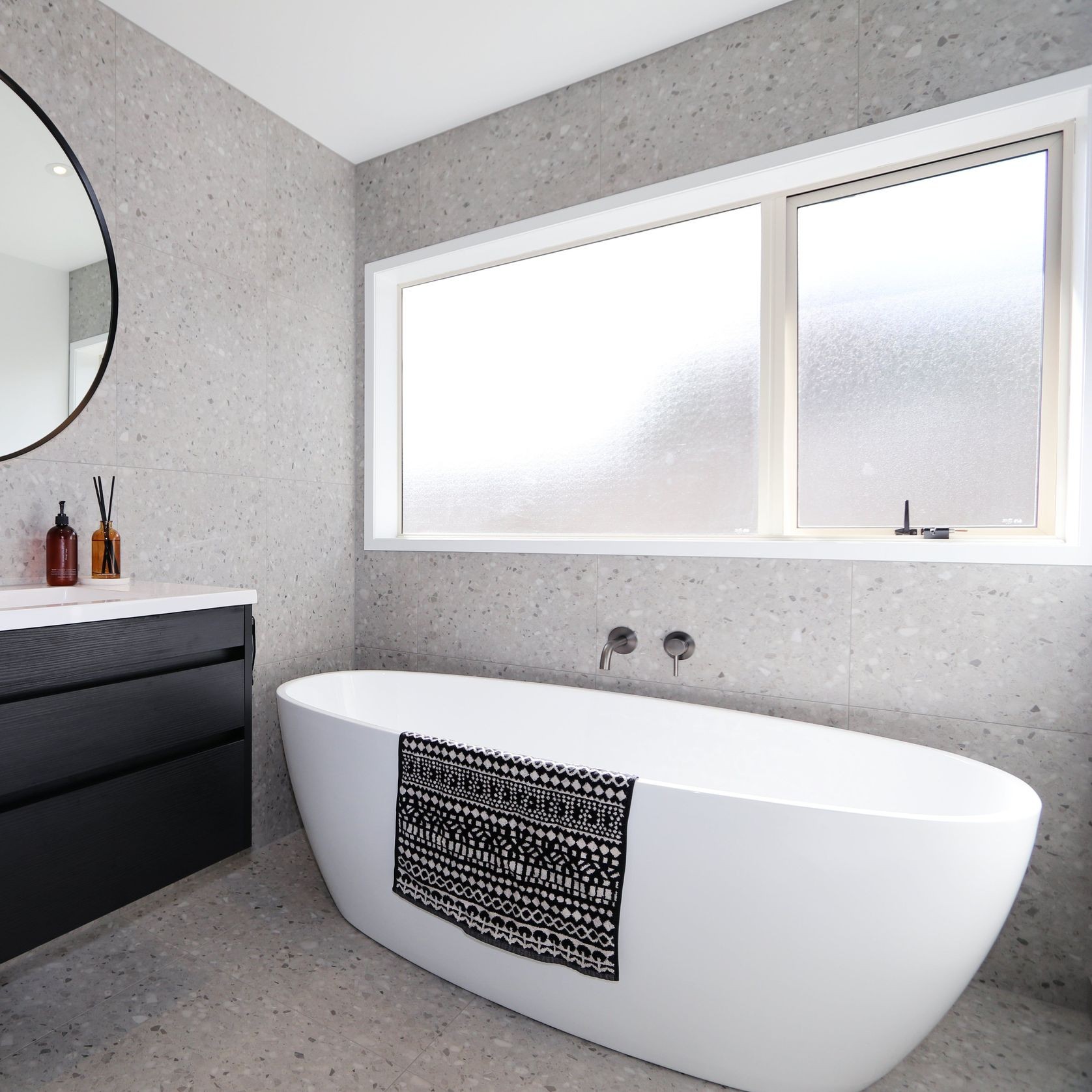 Code Cervo Acrylic Freestanding Bath 1700X850X580Mm gallery detail image