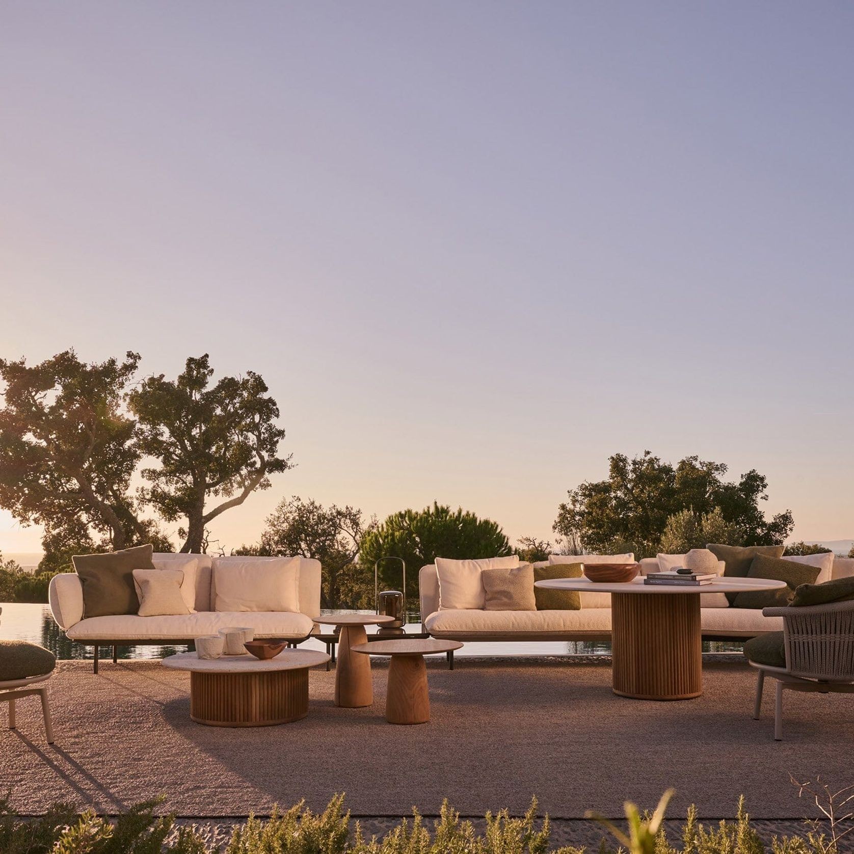 CESTA Swivel Lounge Chair gallery detail image