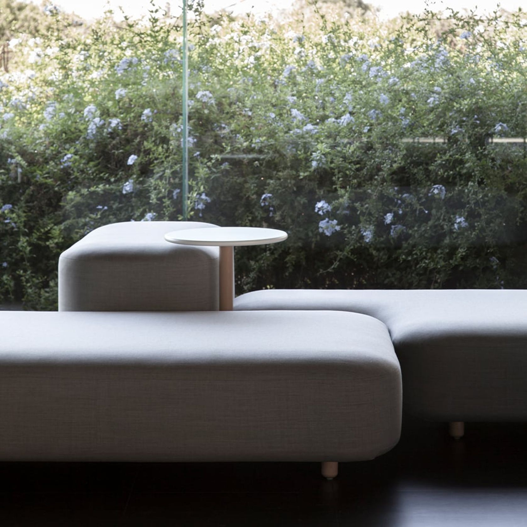 Common Bench gallery detail image