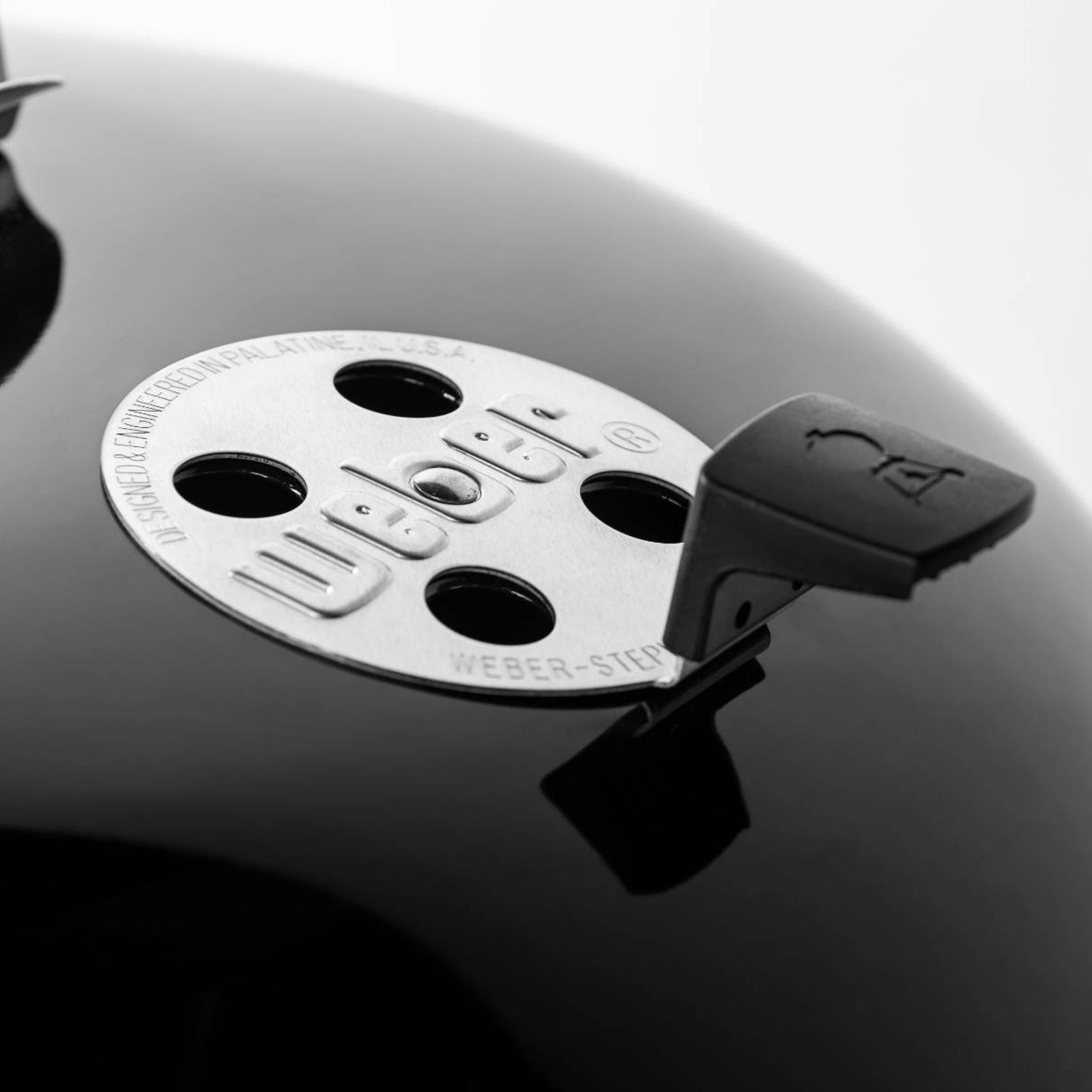 Weber 57cm Master Touch Plus Kettle gallery detail image