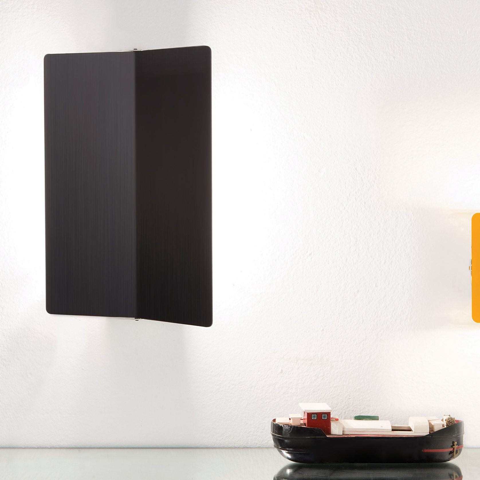 Applique à Volet Pivotant Plié Wall Light gallery detail image