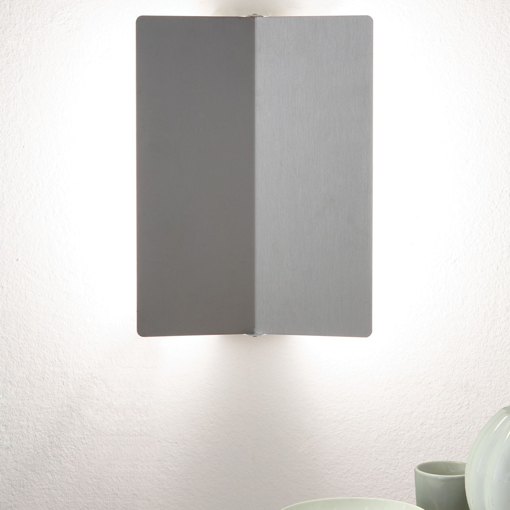 Applique à Volet Pivotant Plié Wall Light gallery detail image