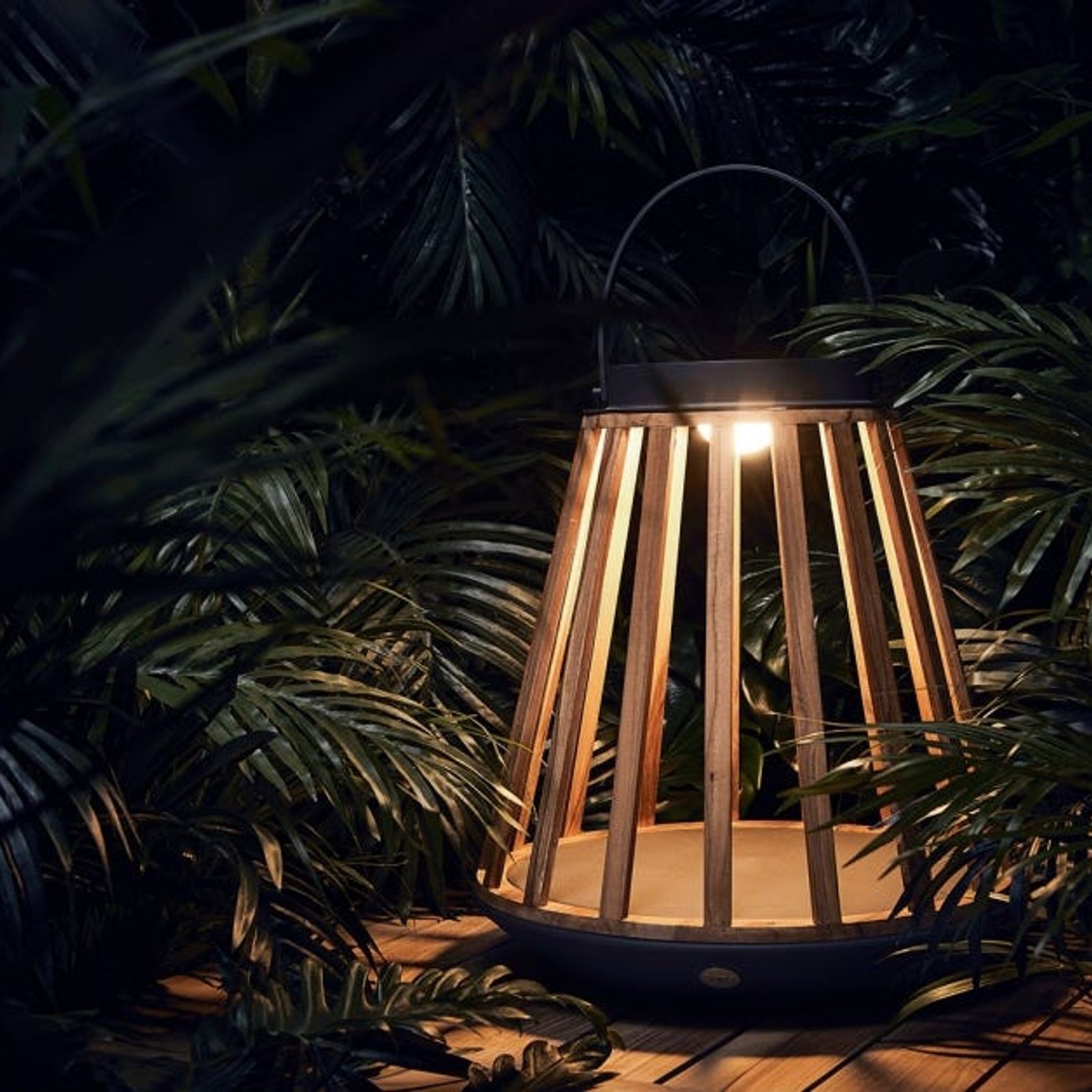 Kate Outdoor Solar Lamp - Large gallery detail image