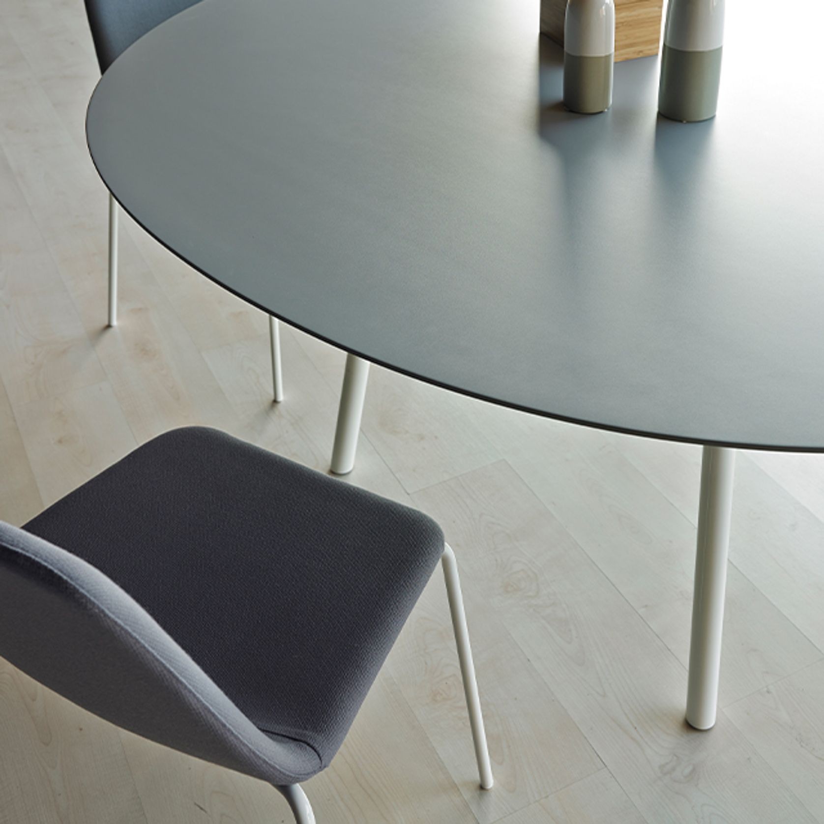 Maarten Chair - Four Metal Legs gallery detail image