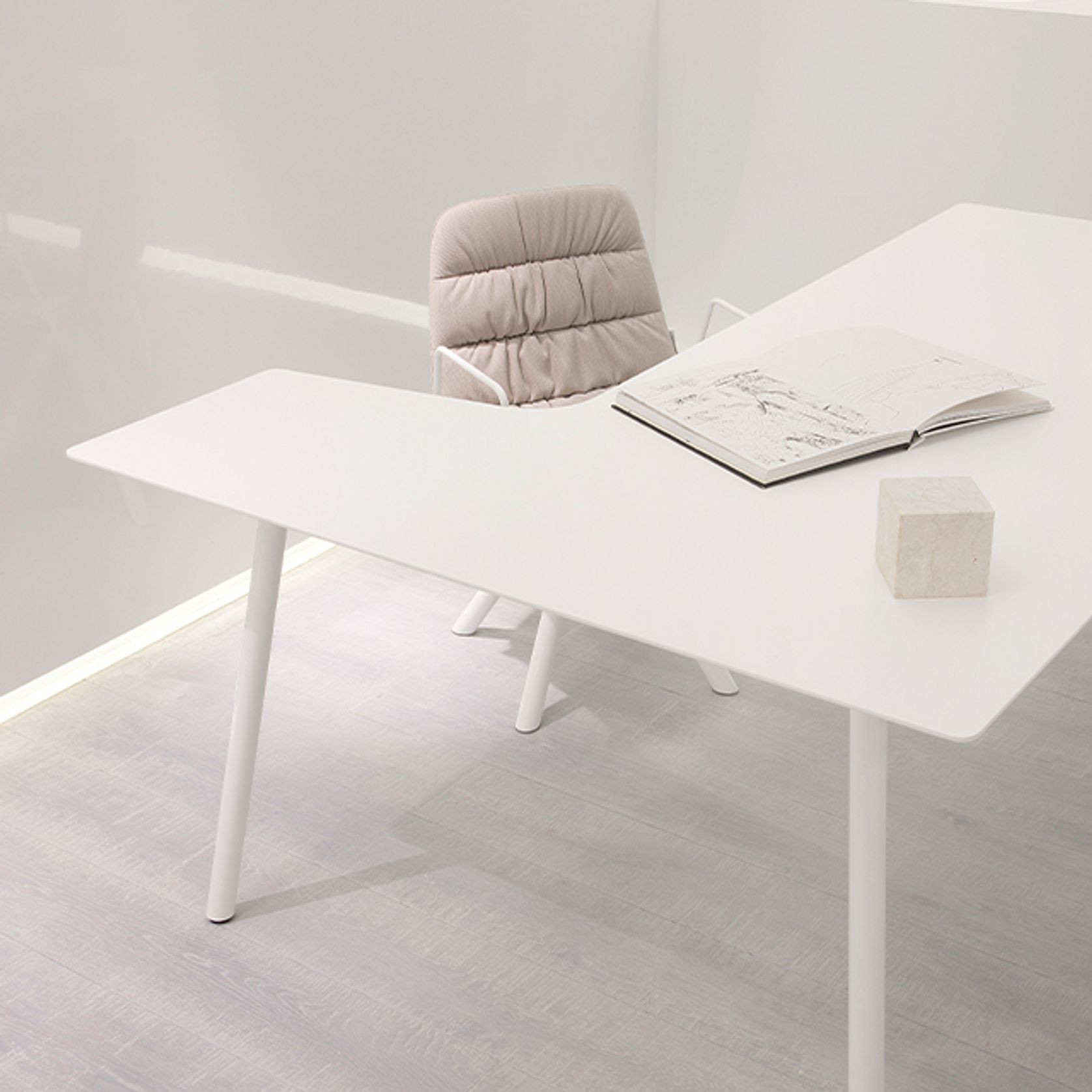 Maarten Desk gallery detail image