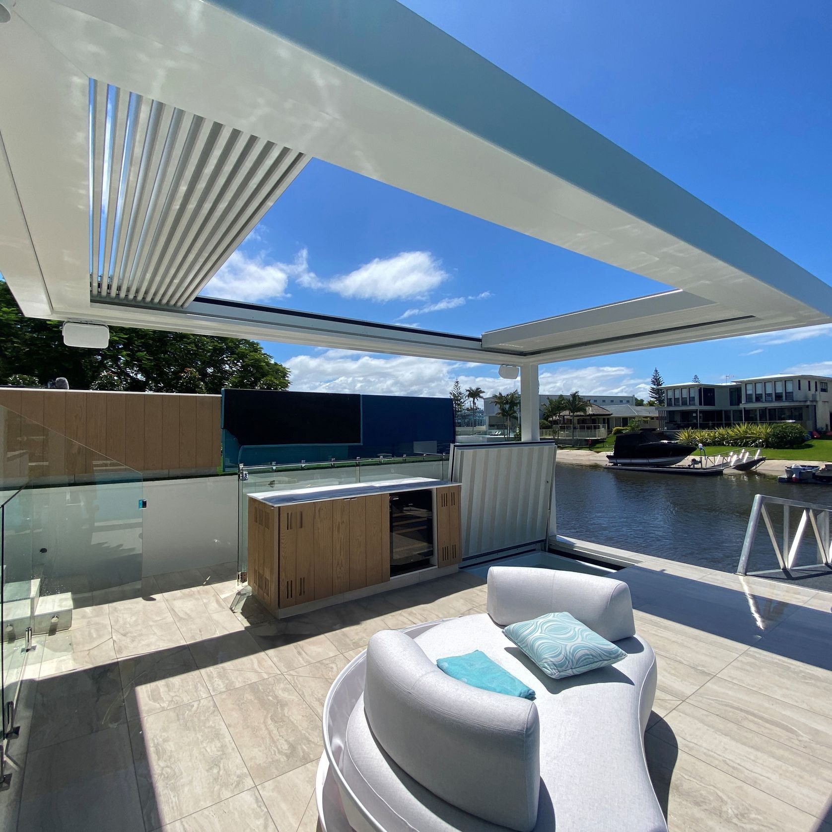 Louvretec Retractable Opening Roof gallery detail image