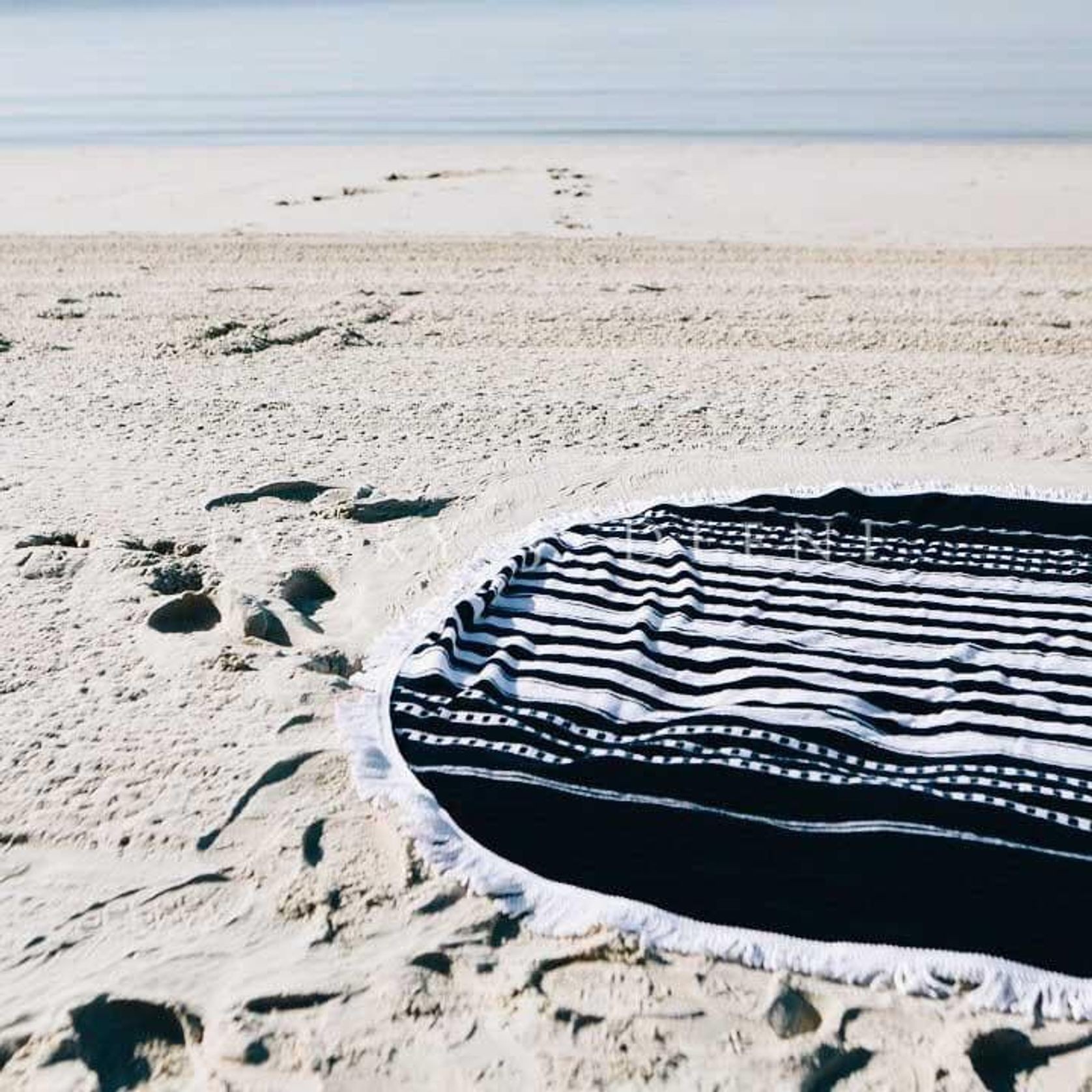 Round Beach Towel/Picnic Blanket - Oceans gallery detail image