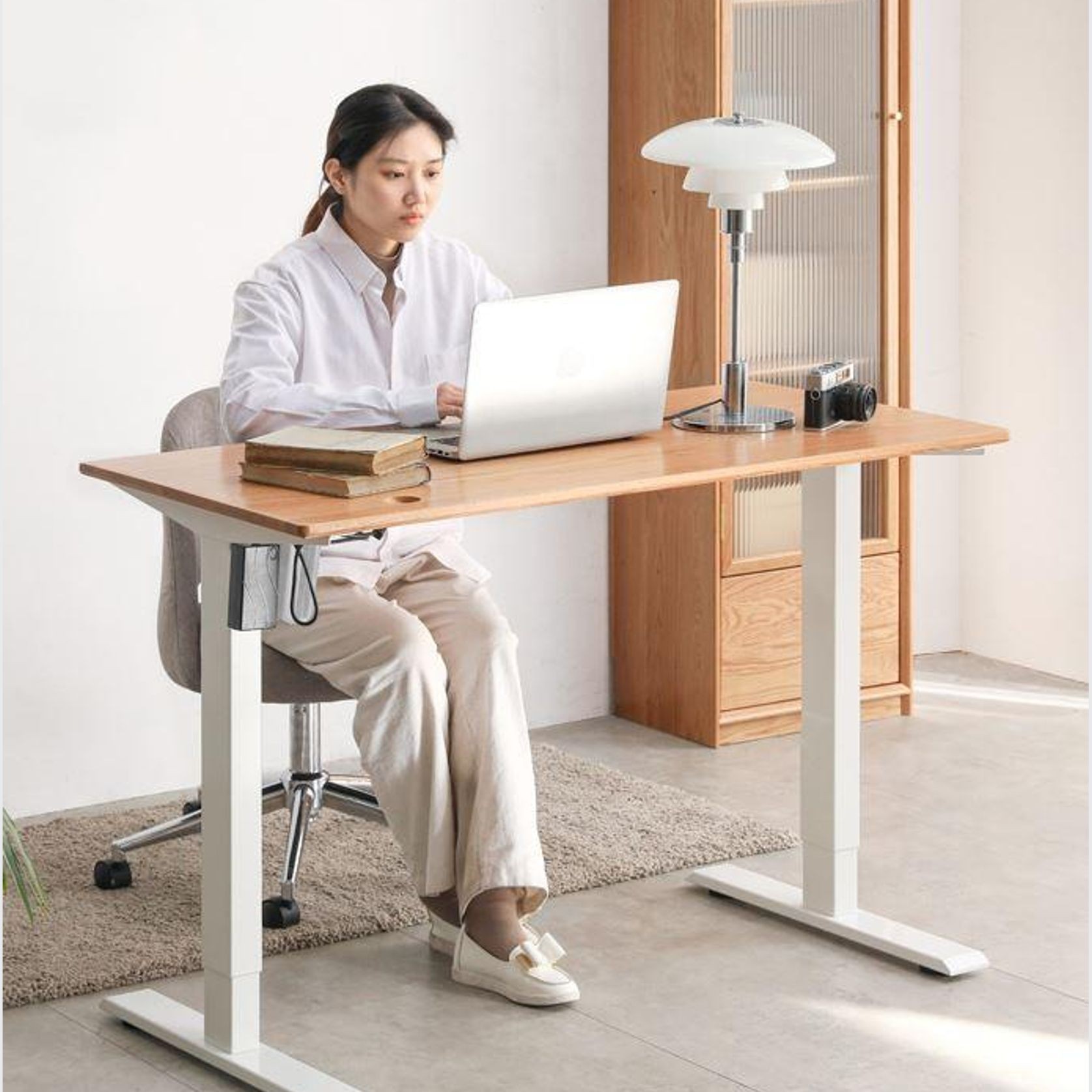 Solid Oak Top Electric Height Adjustable Desk gallery detail image
