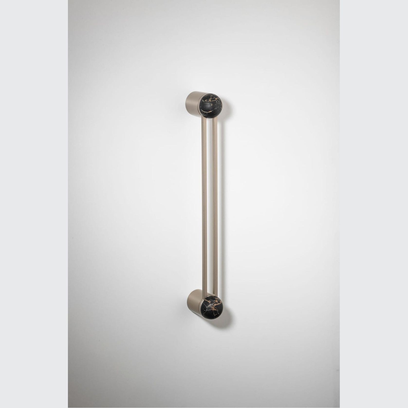 H04 Pull Handle Long gallery detail image