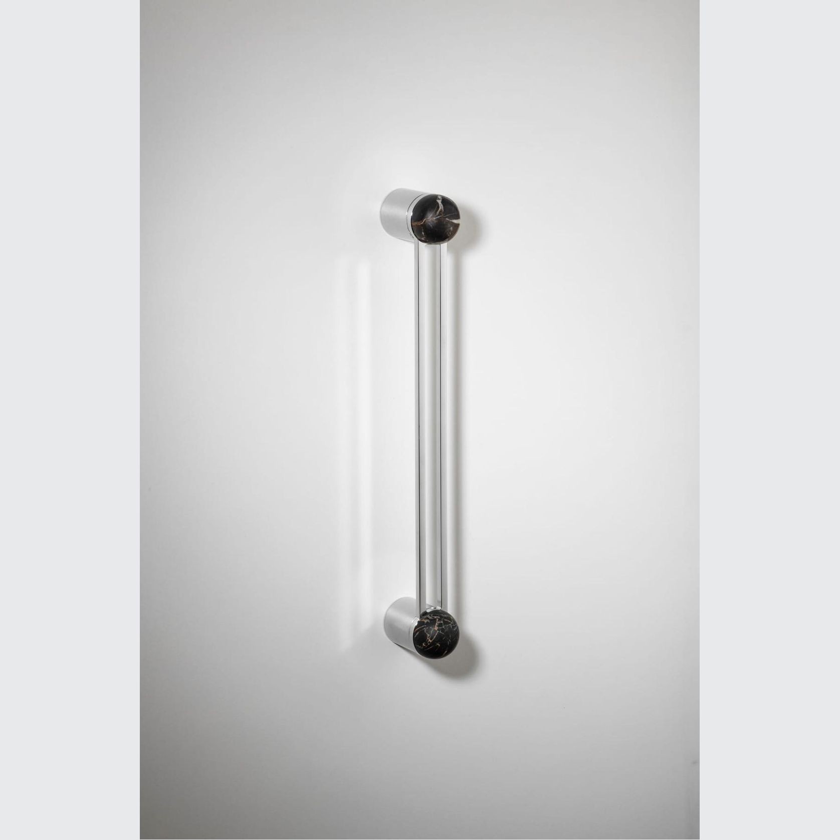 H04 Pull Handle Long gallery detail image