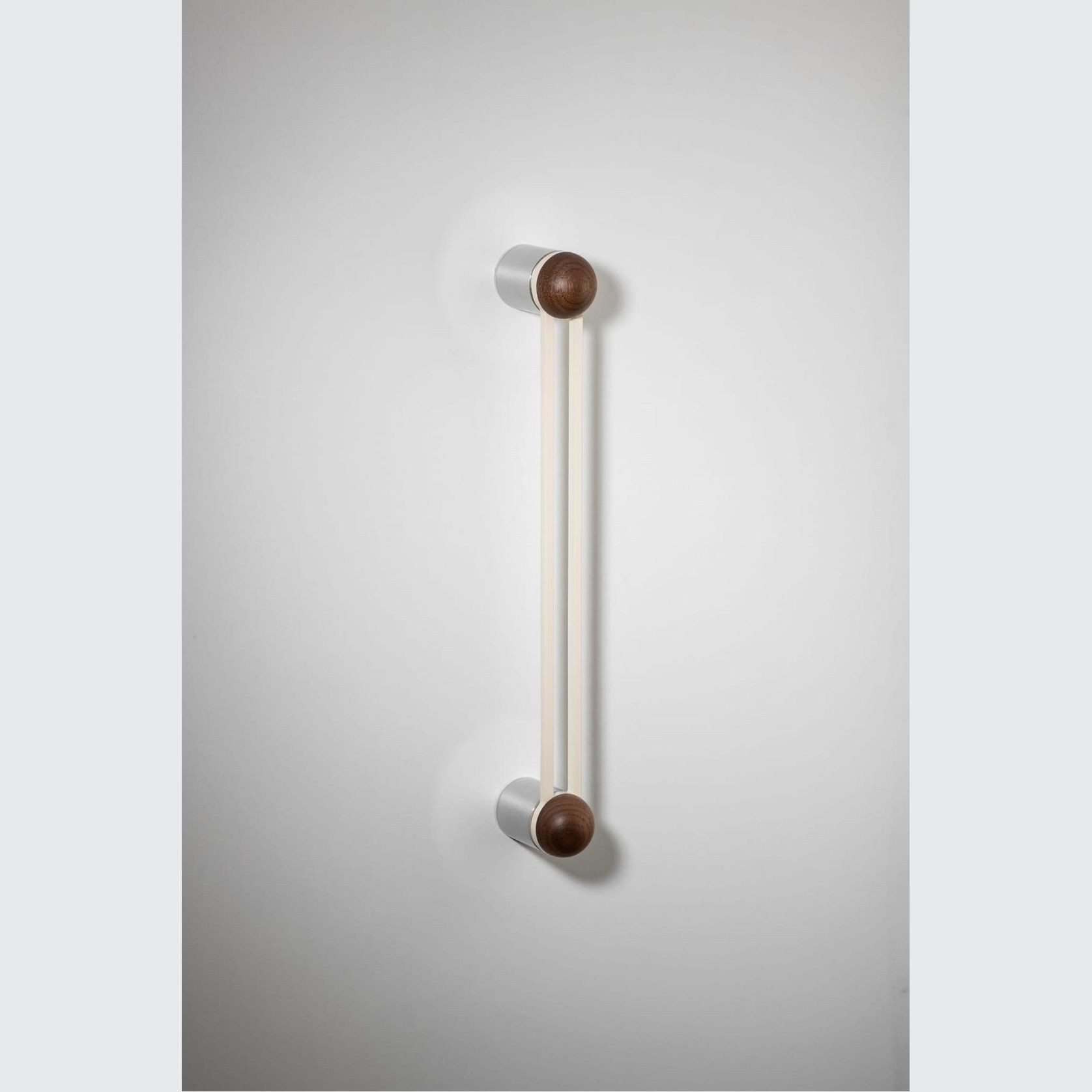 H04 Pull Handle Long gallery detail image