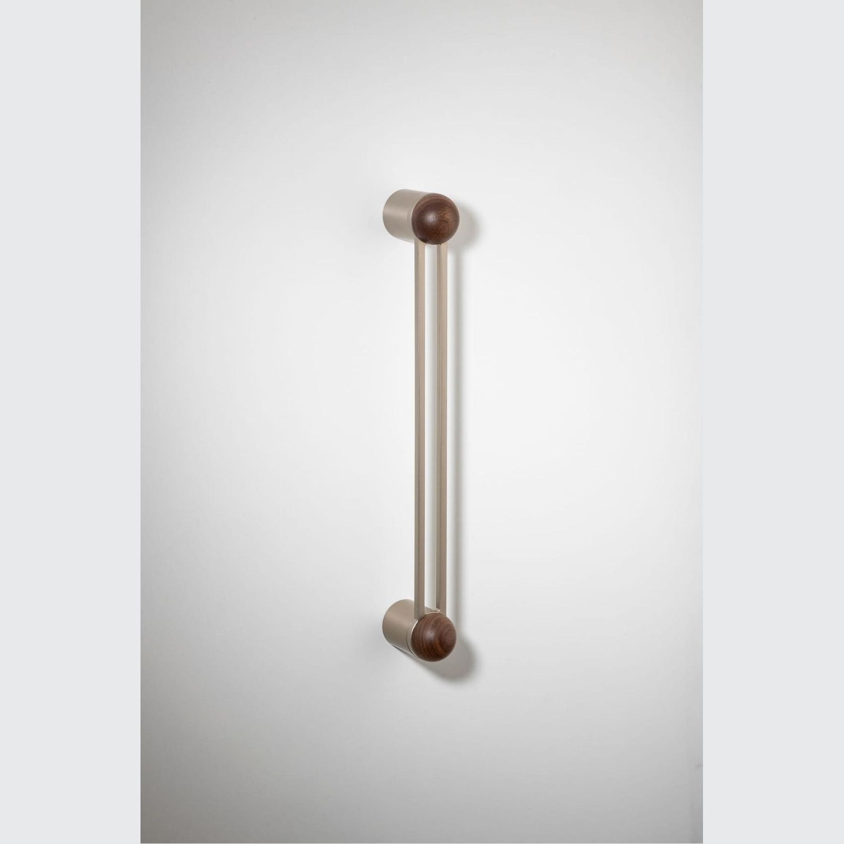 H04 Pull Handle Long gallery detail image