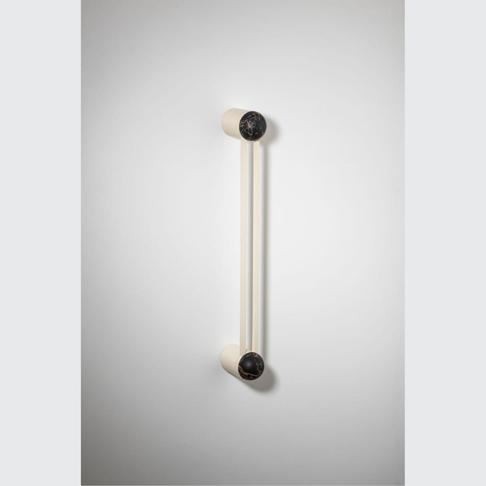 H04 Pull Handle Long gallery detail image