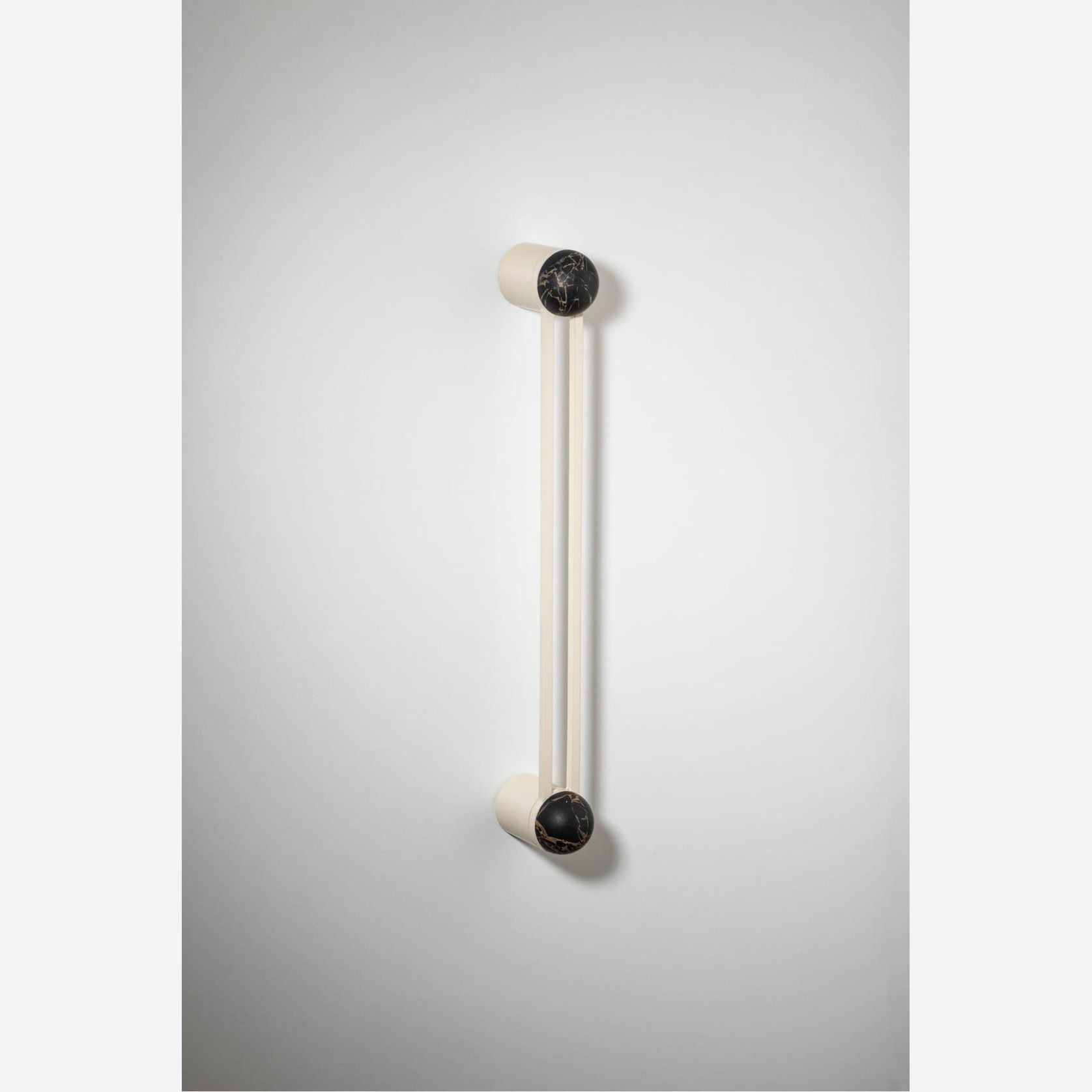 H04 Pull Handle Long gallery detail image