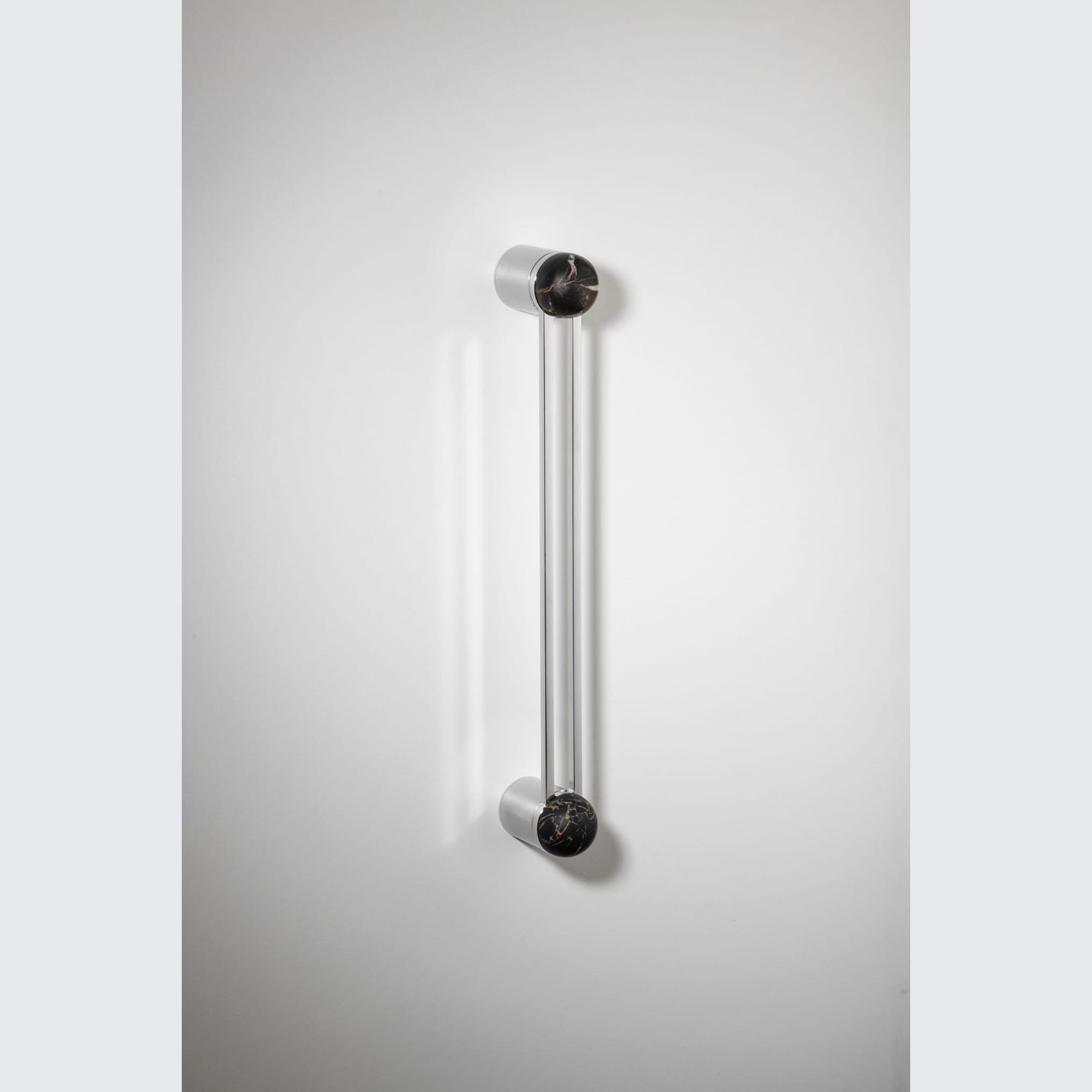 H04 Pull Handle Long gallery detail image