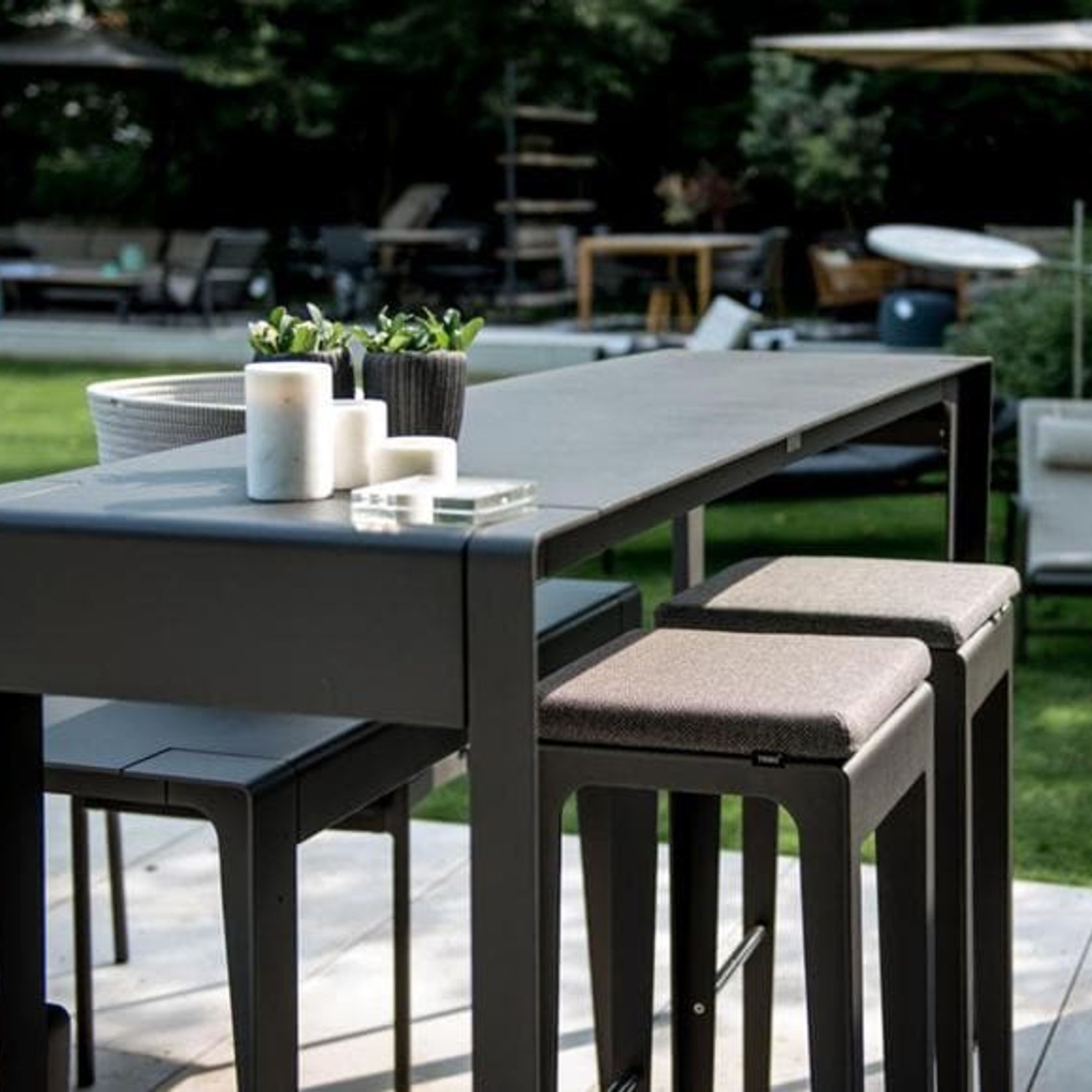 Mirthe | Bar Table gallery detail image