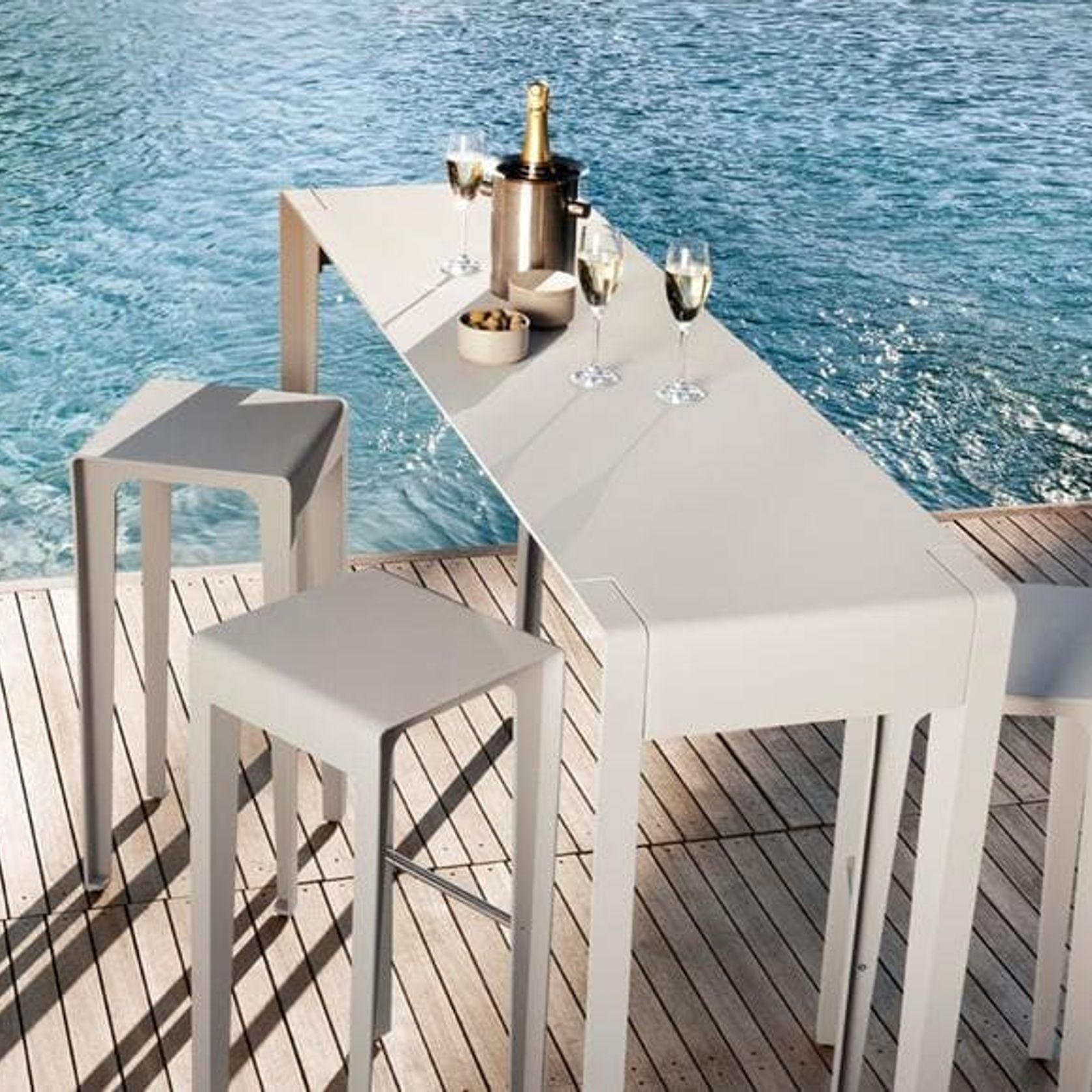 Mirthe | Bar Table gallery detail image