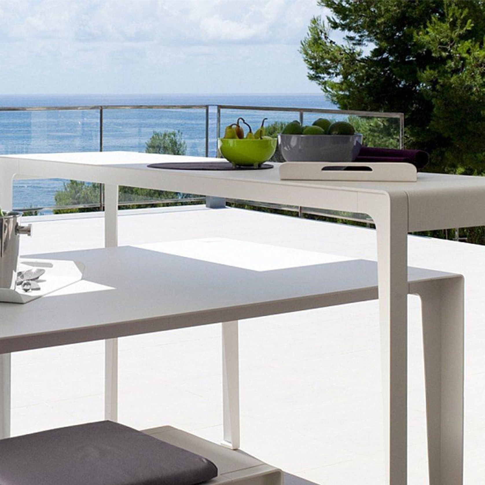Mirthe | Bar Table gallery detail image