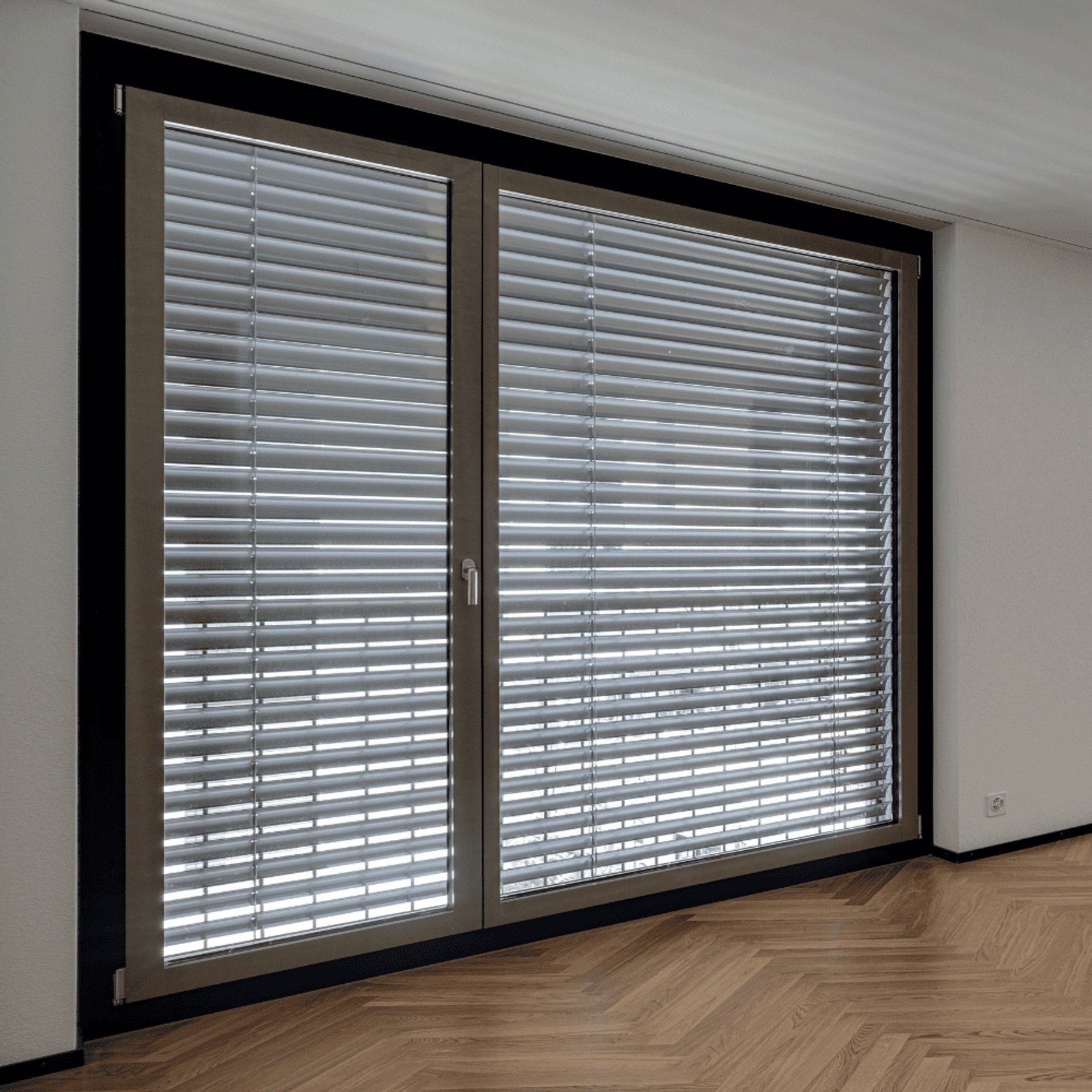 Solomatic II External Venetian Blind with Convex Blade gallery detail image