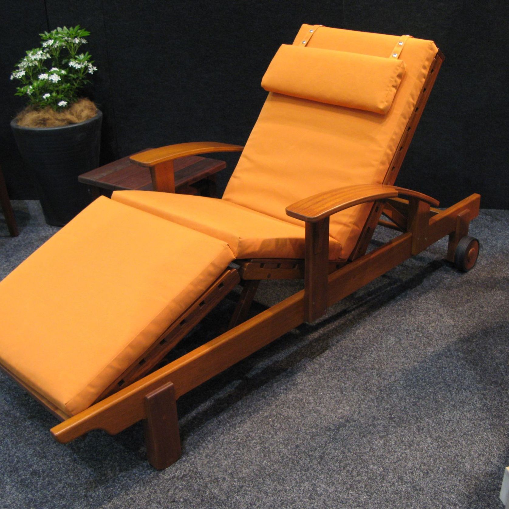 Standard Lounger gallery detail image