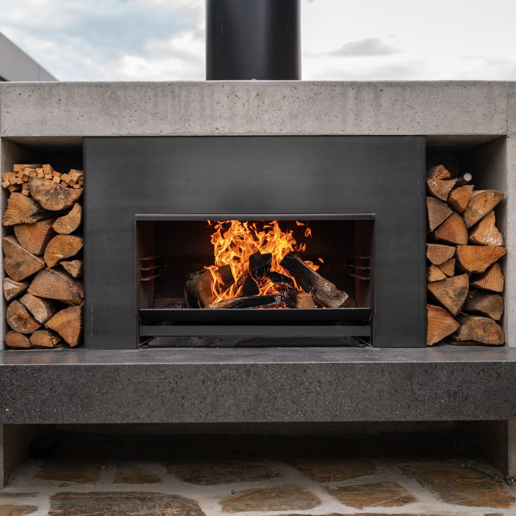 Escea EW5000 Outdoor Cooking Fire gallery detail image