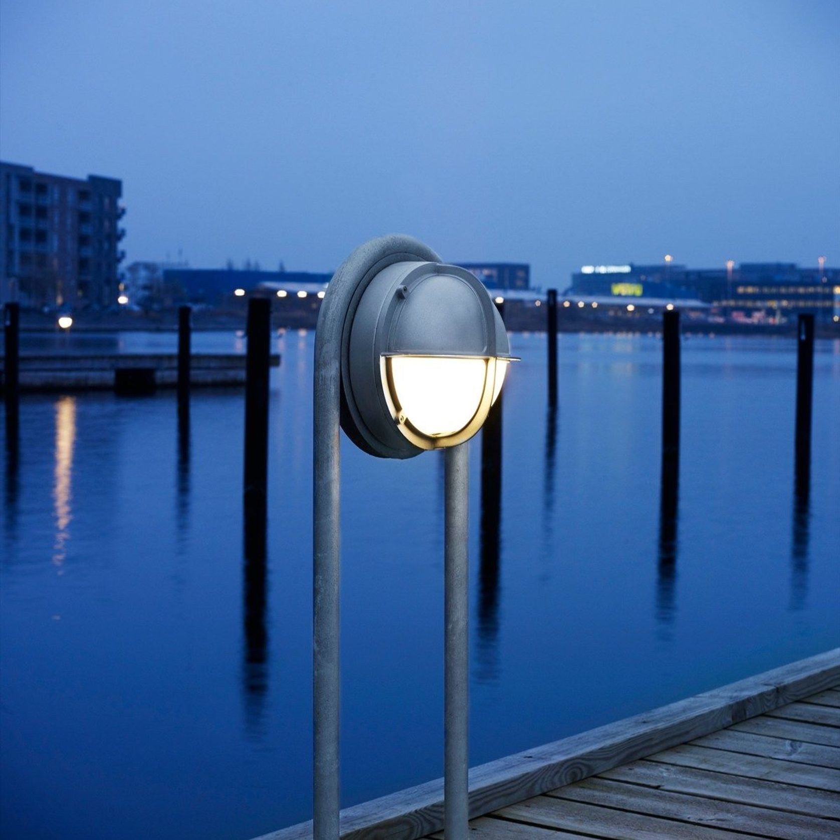Skot Bollard by Louis Poulsen gallery detail image