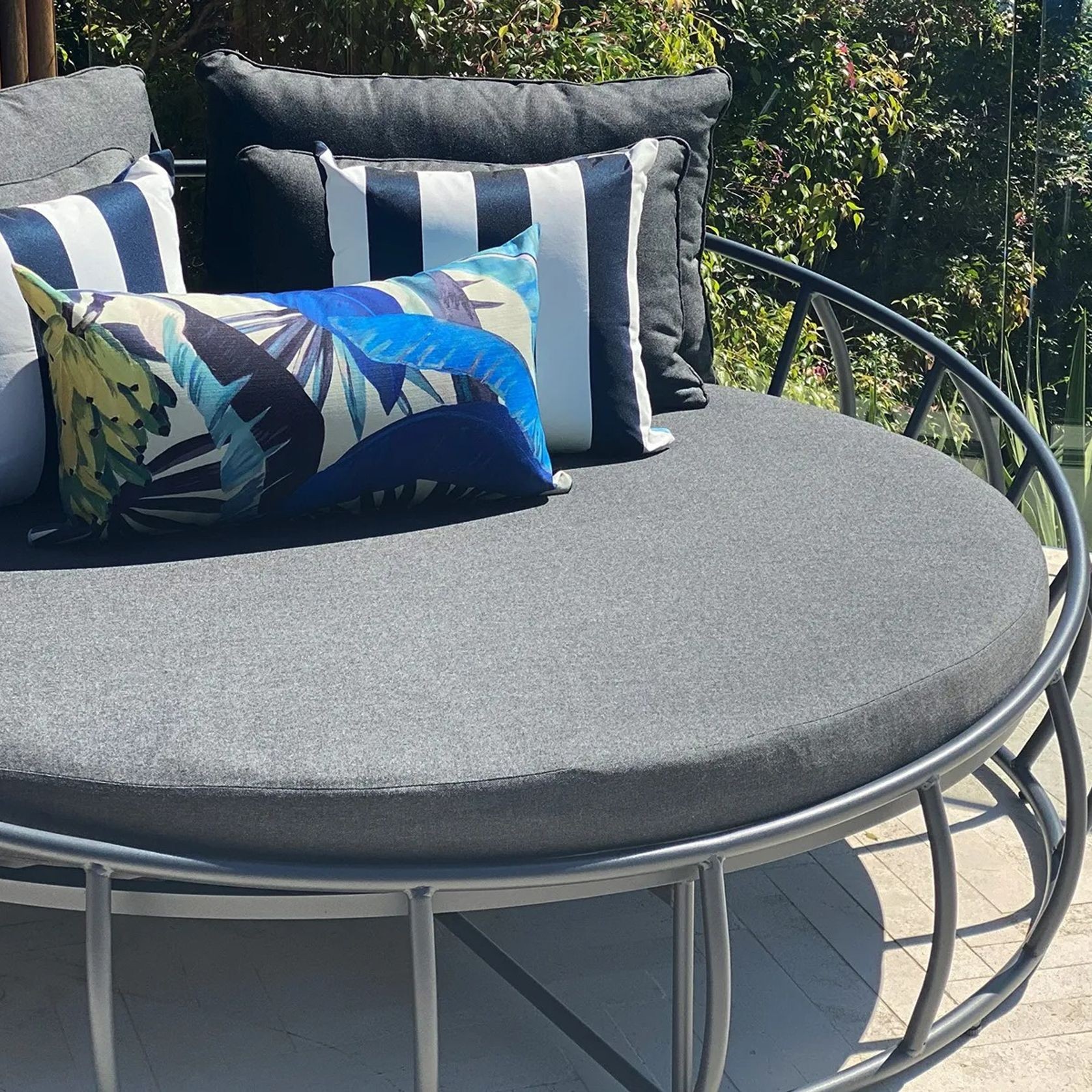 Purist Round Daybed gallery detail image