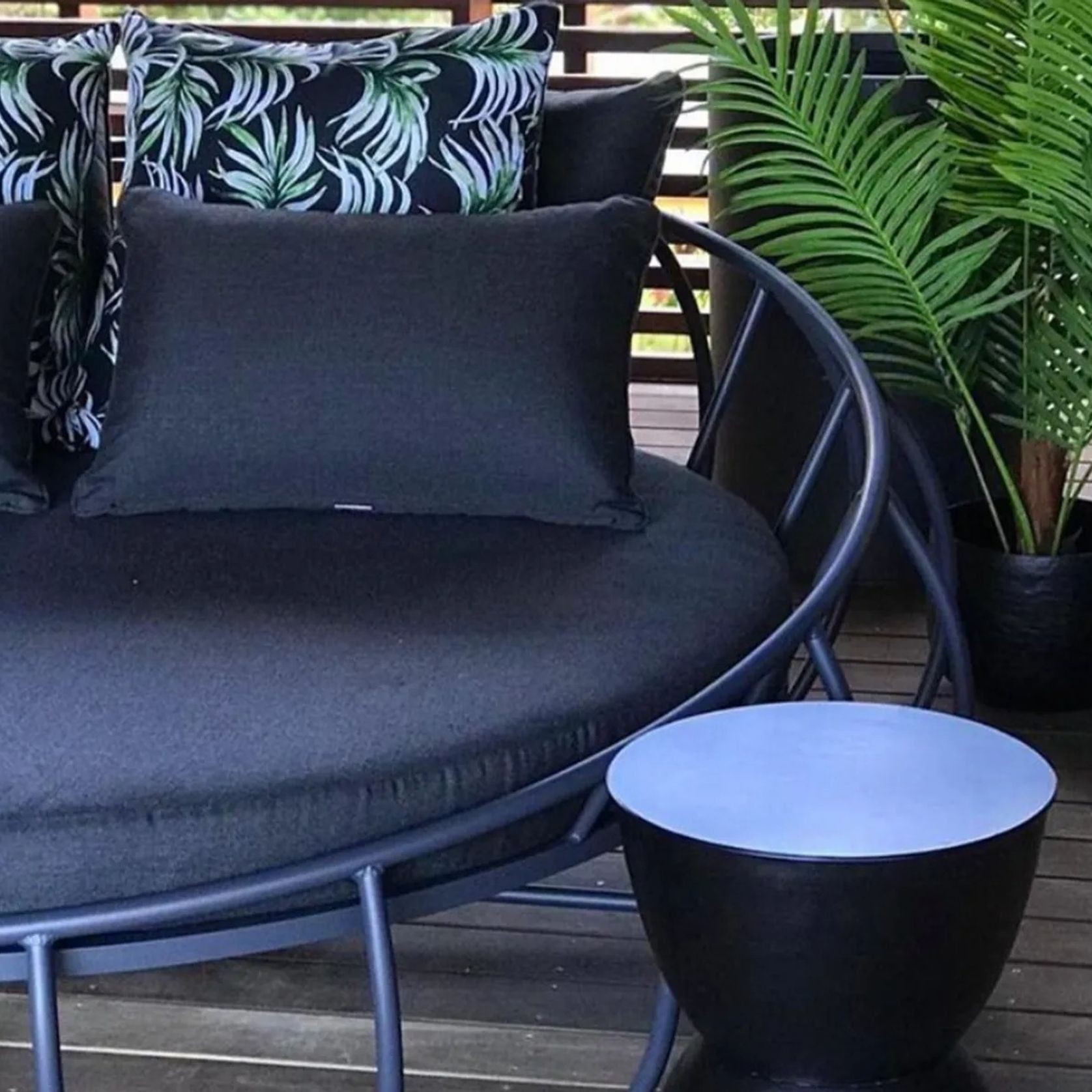 Purist Round Daybed gallery detail image