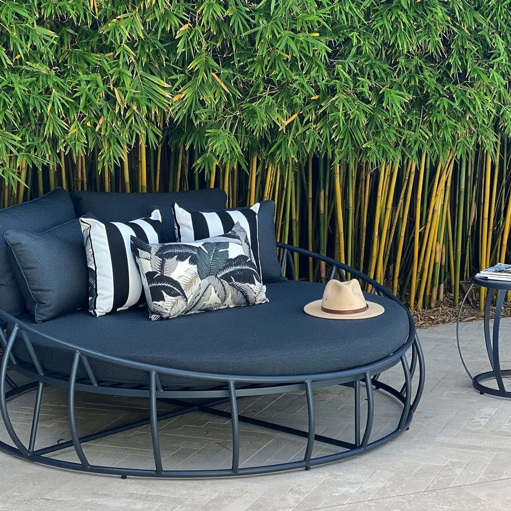 Purist Round Daybed gallery detail image