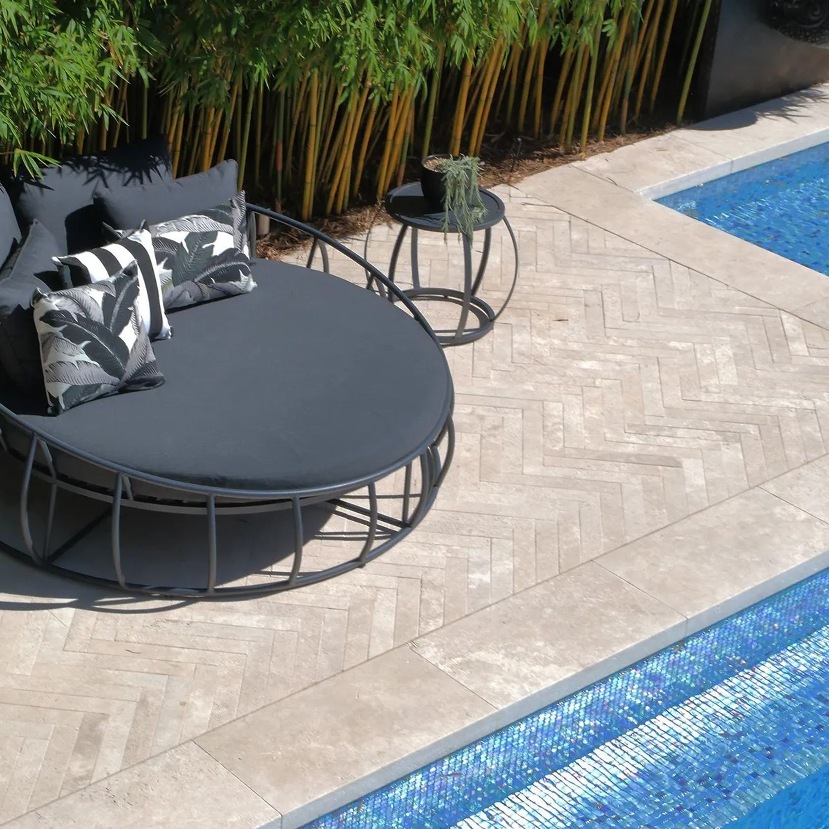 Purist Round Daybed gallery detail image