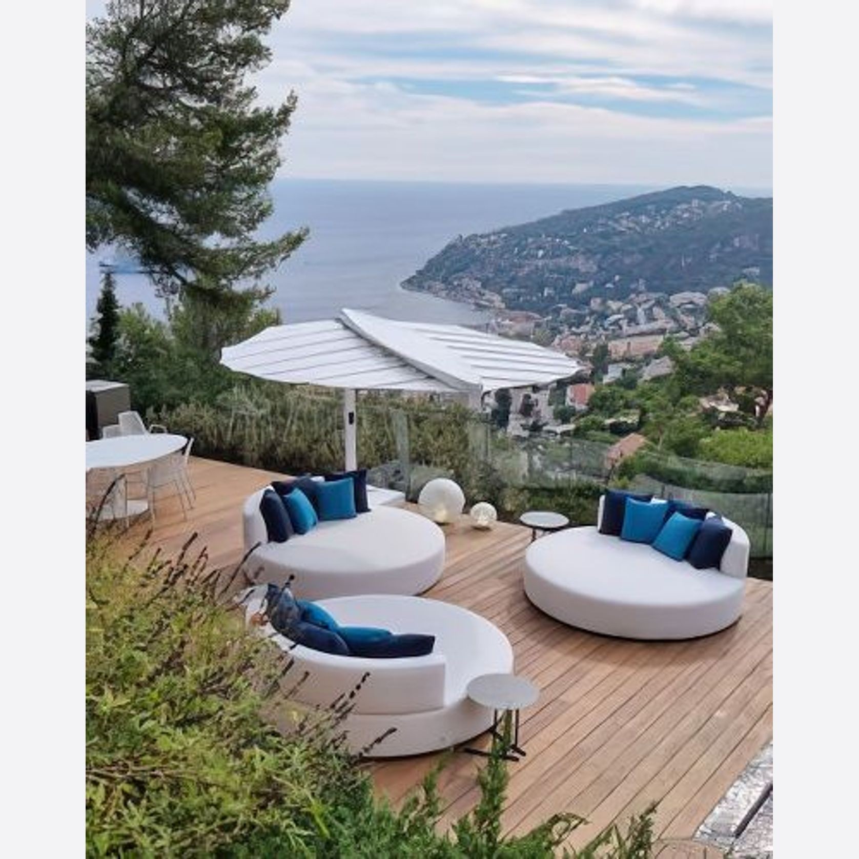 Leaf Outdoor Shade with Heat, Light & Cooling gallery detail image