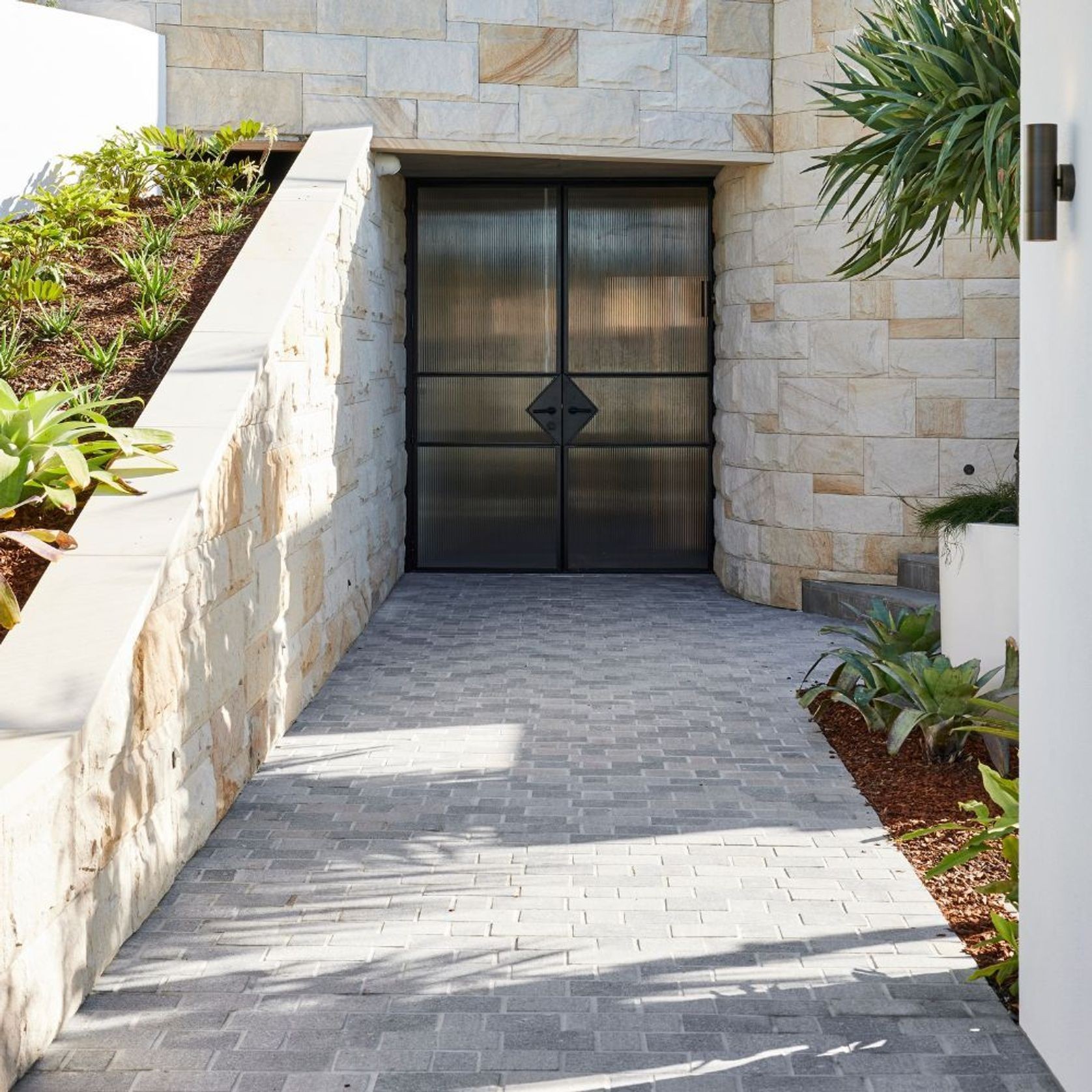 Porphyry Two Colour Mix Cobblestones gallery detail image