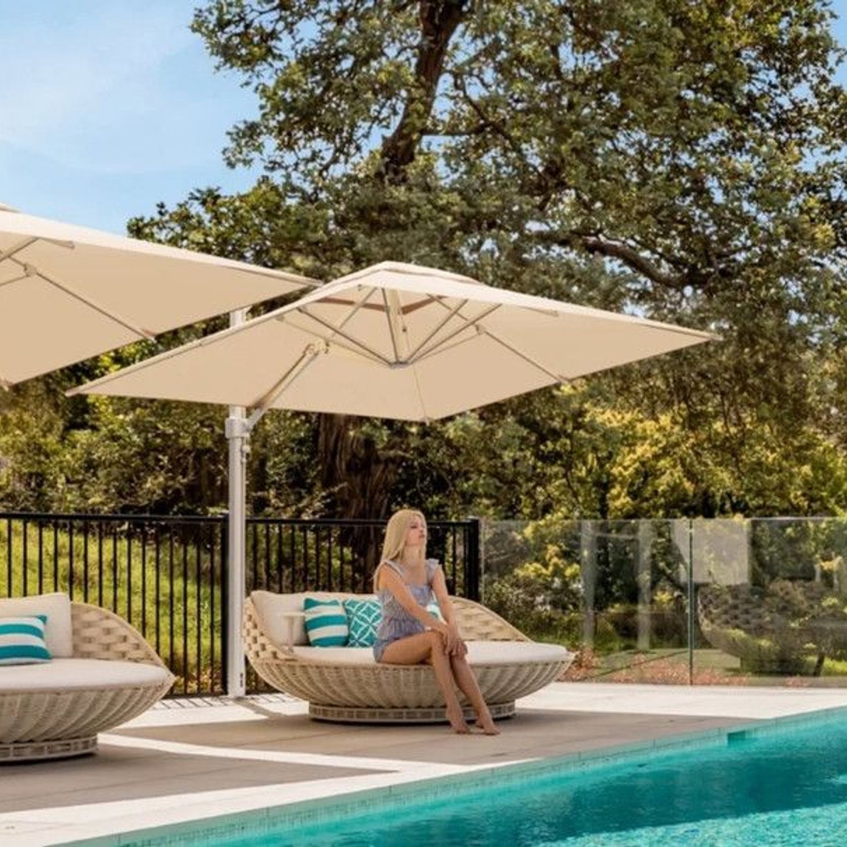 RIVIERA Sidepost Cantilever Umbrella - V4 Latest model gallery detail image