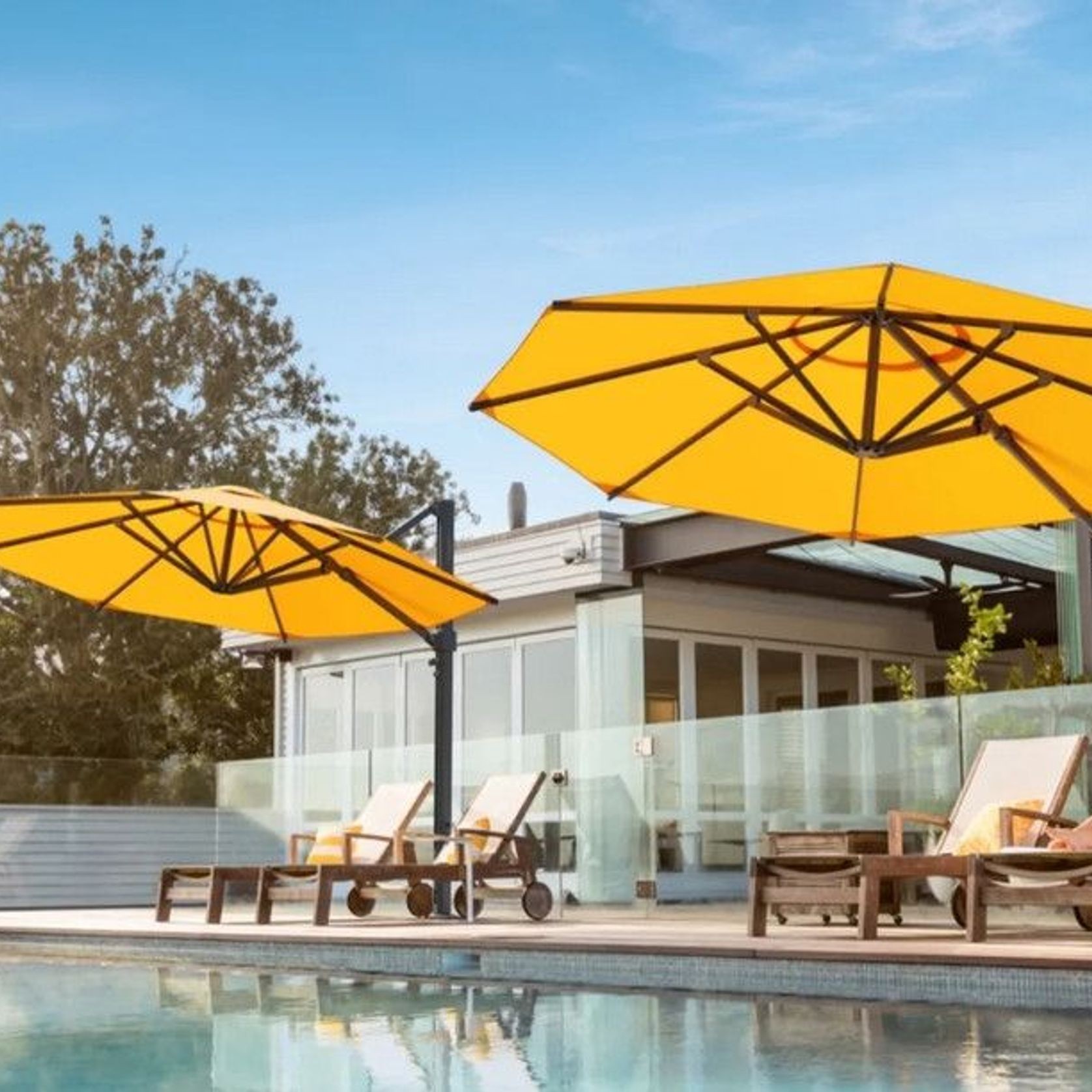 RIVIERA Sidepost Cantilever Umbrella - V4 Latest model gallery detail image