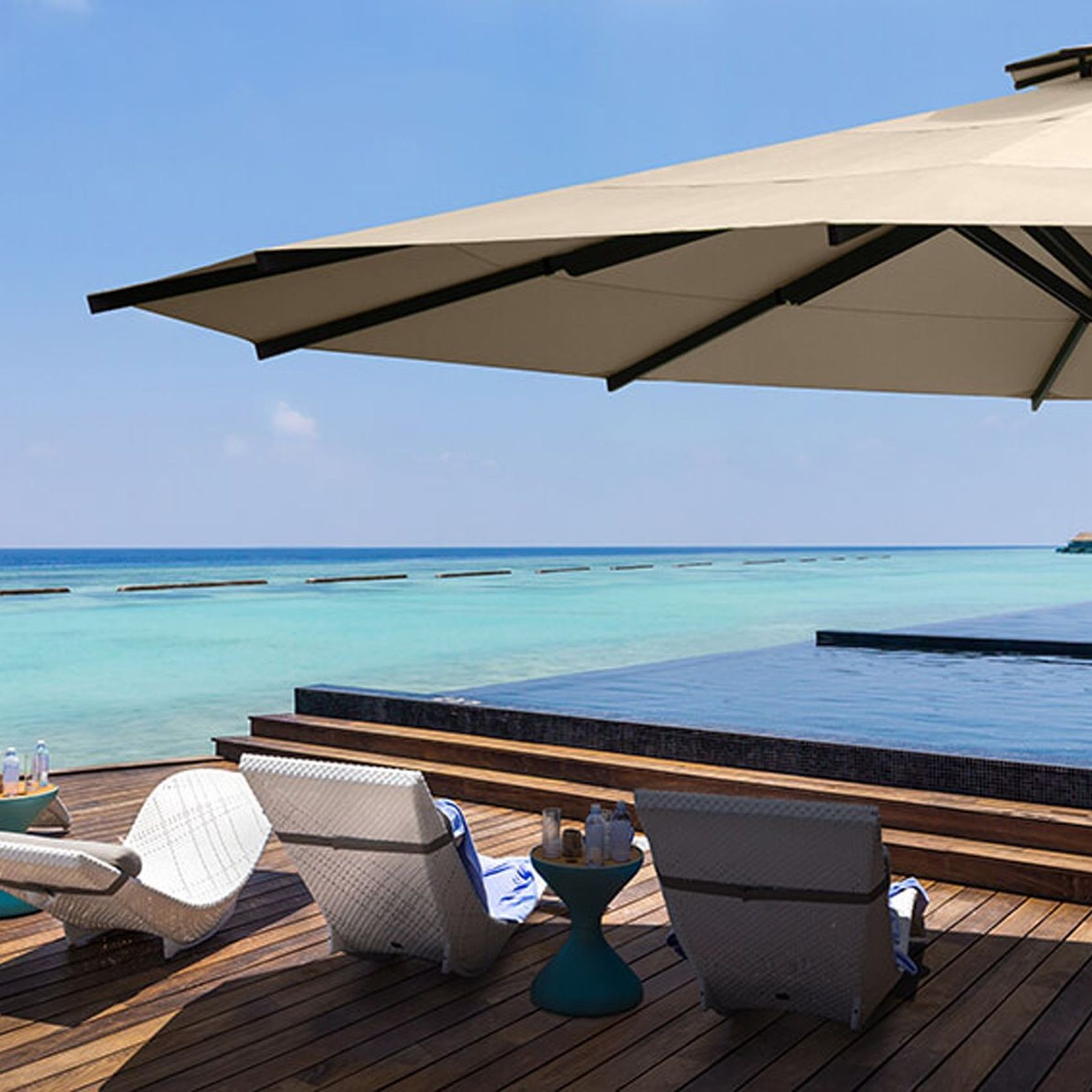Grande Patio Umbrella | Caravita gallery detail image