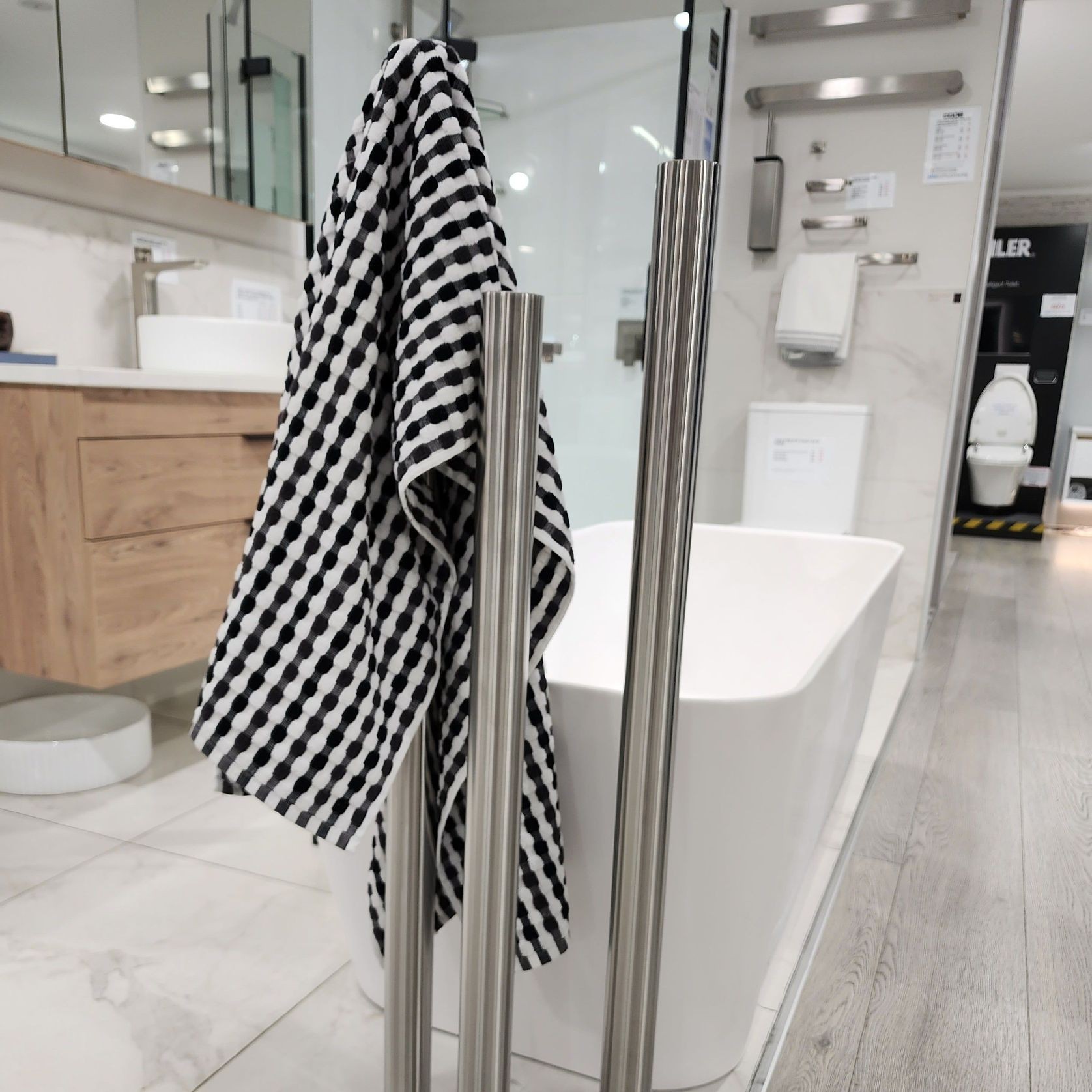 Code Pure Freestanding Heated Towel Rail 1000Mm gallery detail image