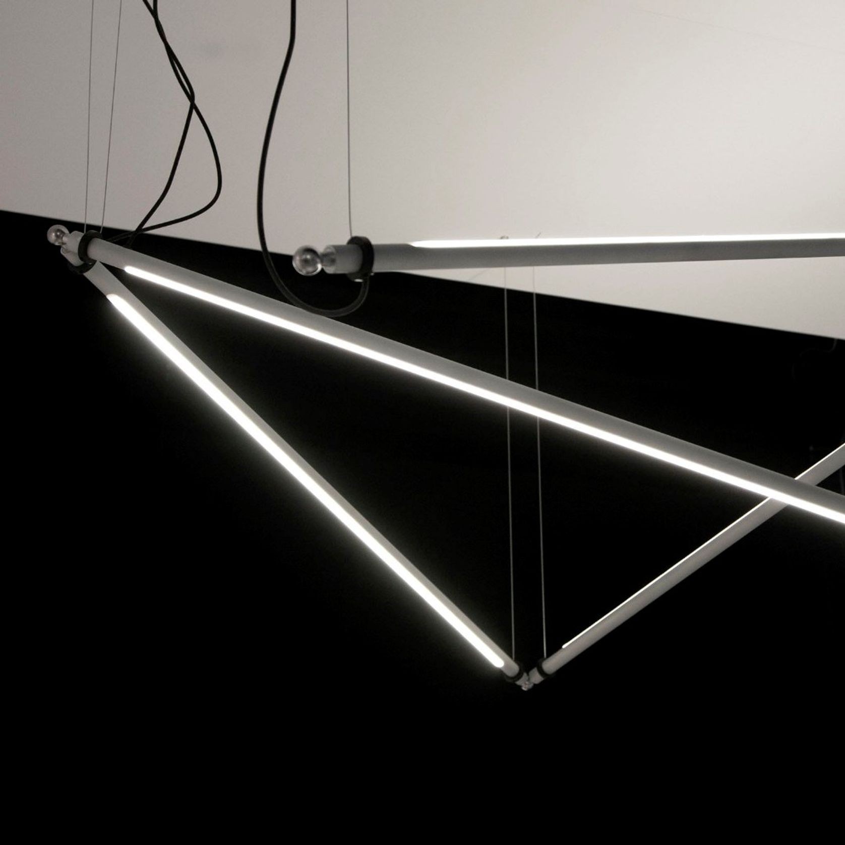 Martinelli Luce Colibri Magnetic Pendant Light gallery detail image