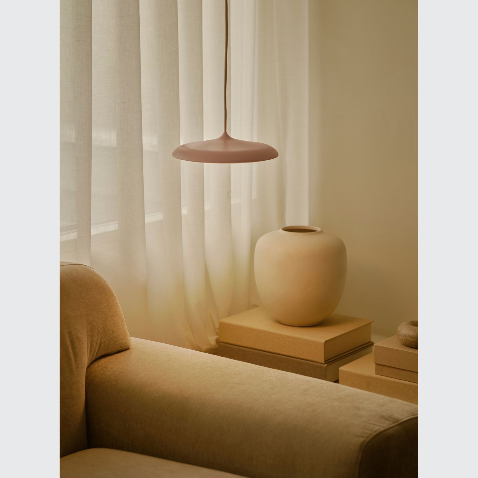 Artist 25 Pendant Light gallery detail image