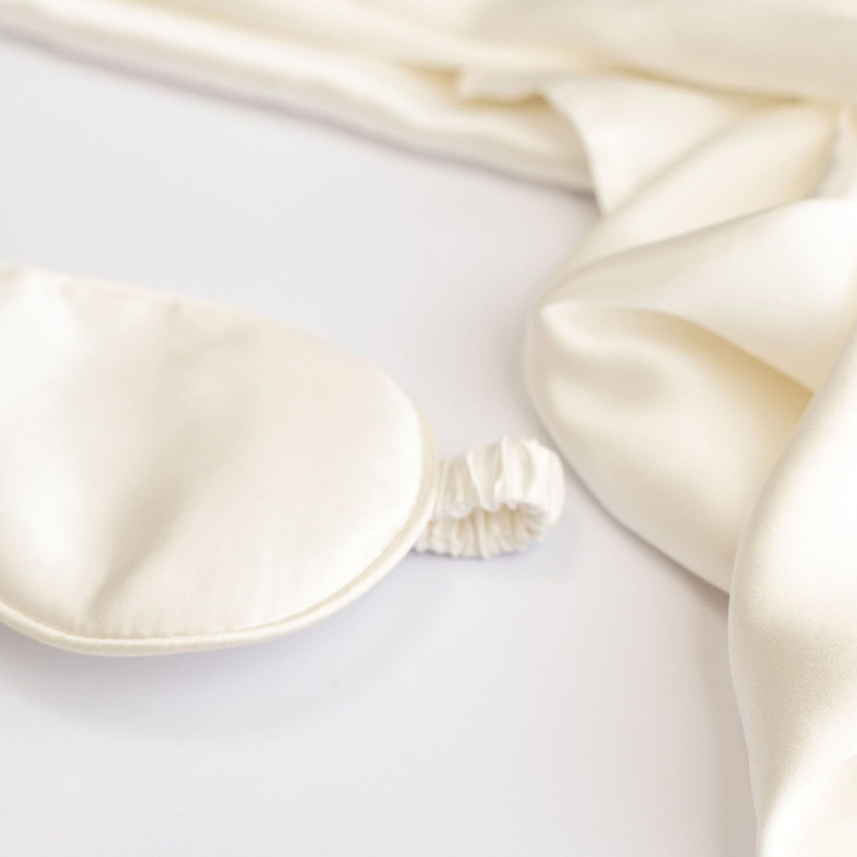 100% Pure Silk Gift Set- Milk gallery detail image