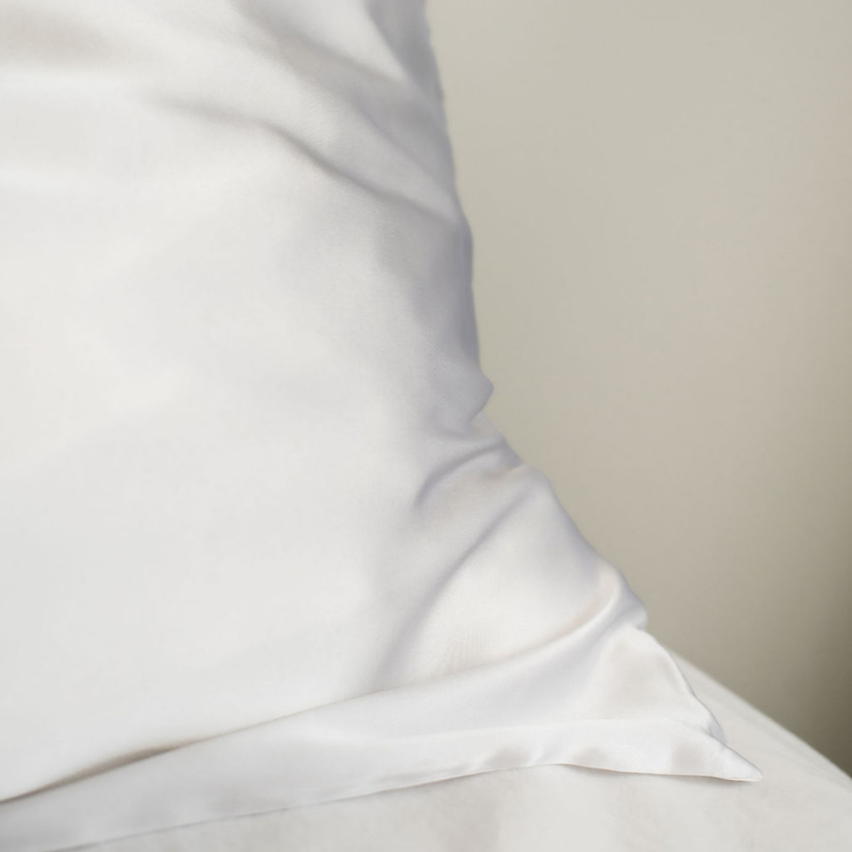 100% Pure Silk Pillowcase - Clean White gallery detail image