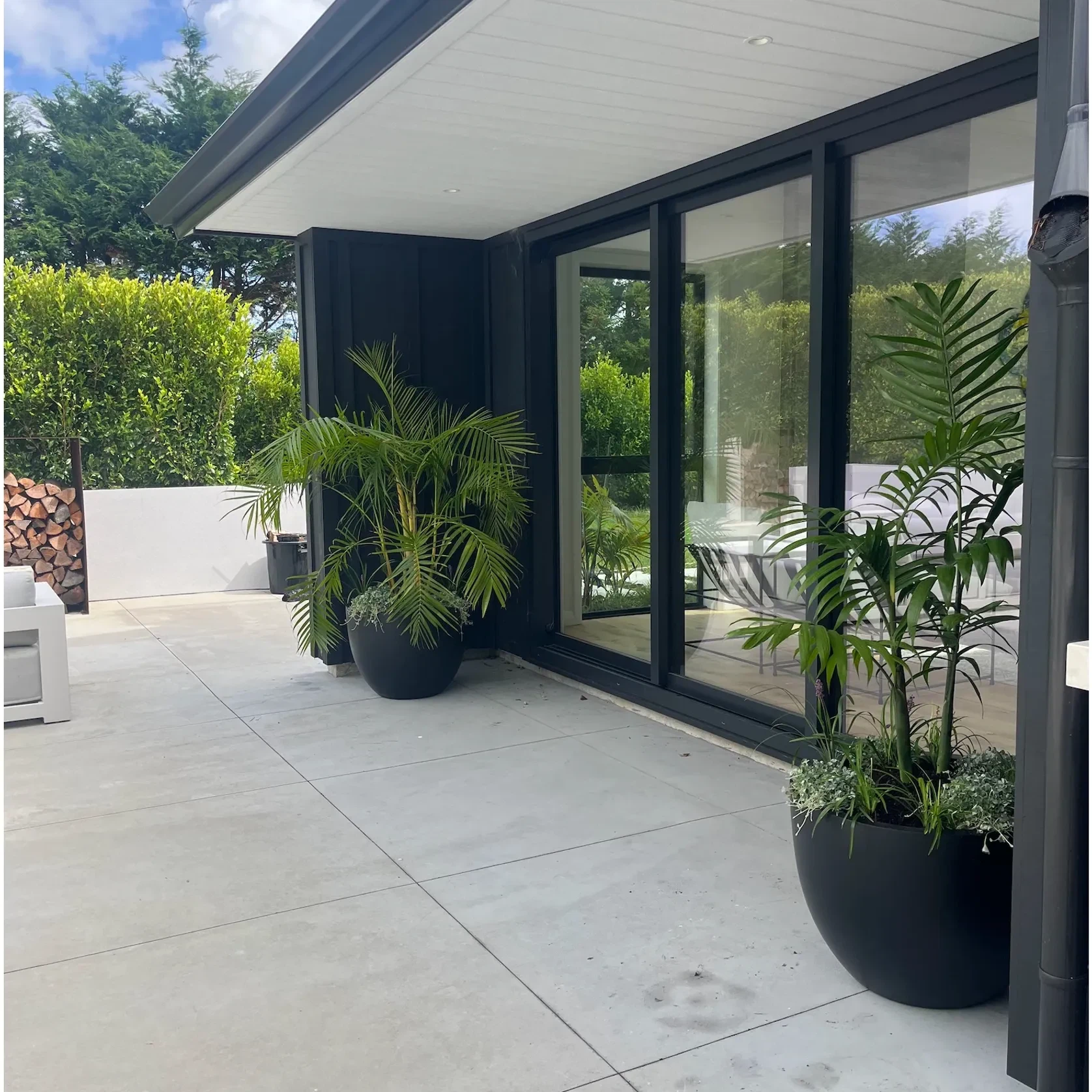 Bianca Egg Pot gallery detail image