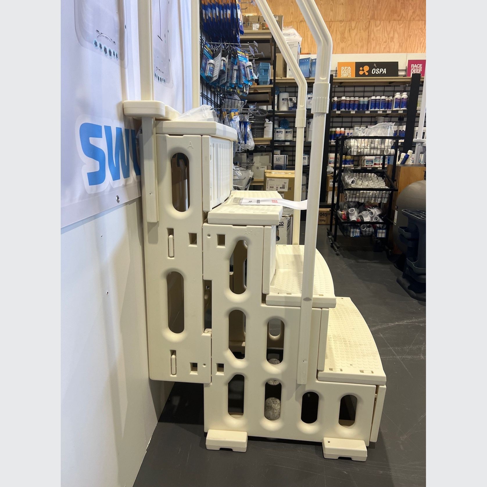 Pool Staircase Entry gallery detail image