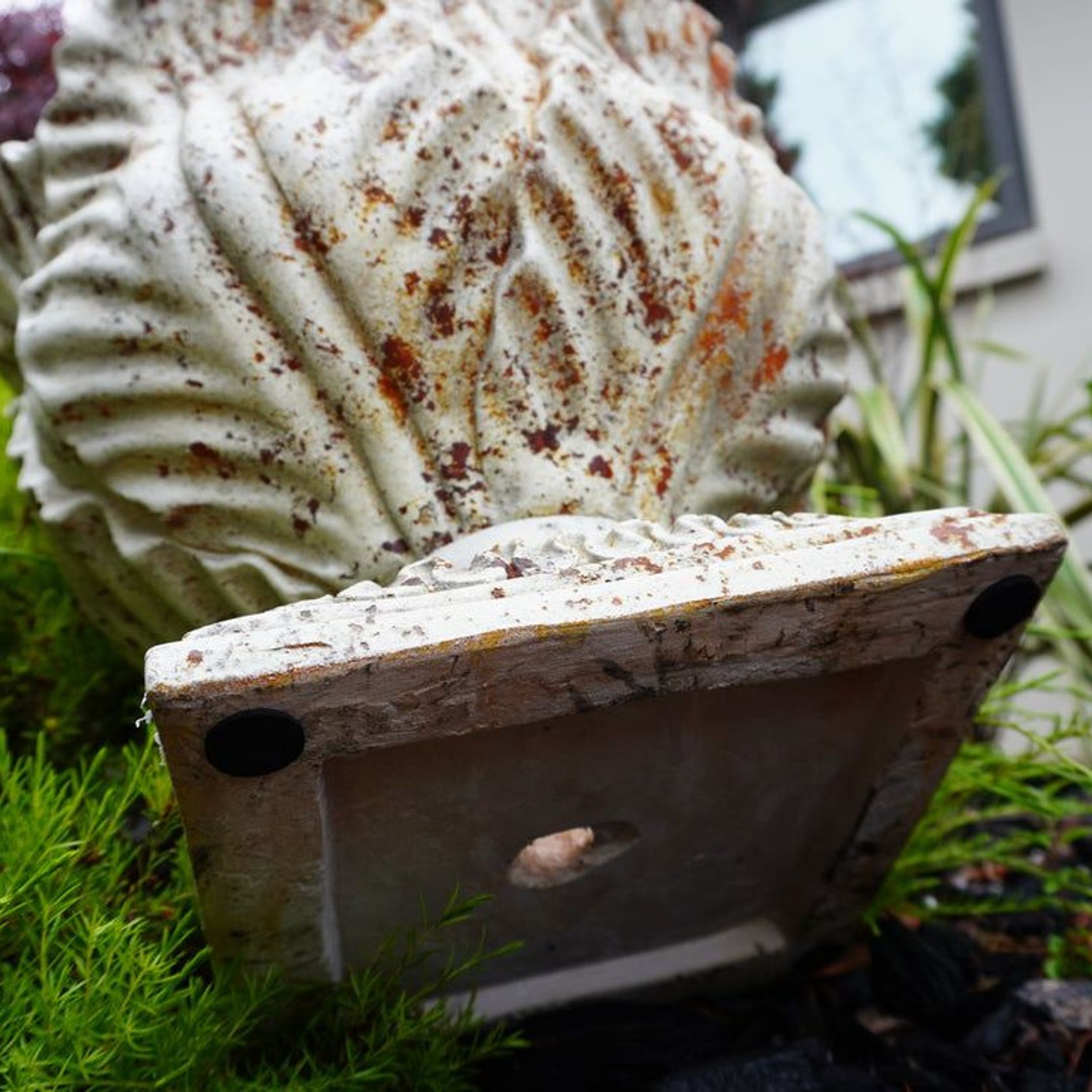 Acanthus Urn gallery detail image