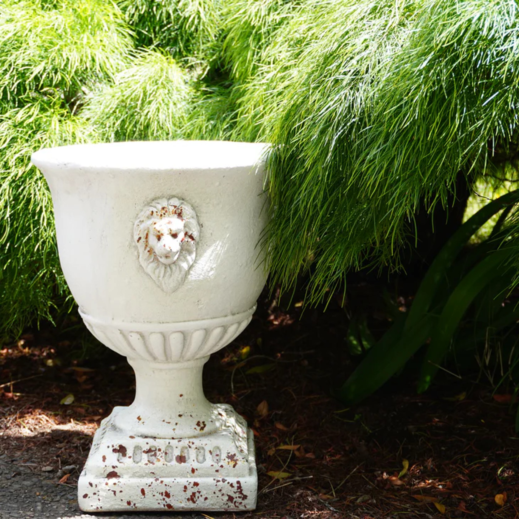 Lion Crest Medici Urn gallery detail image