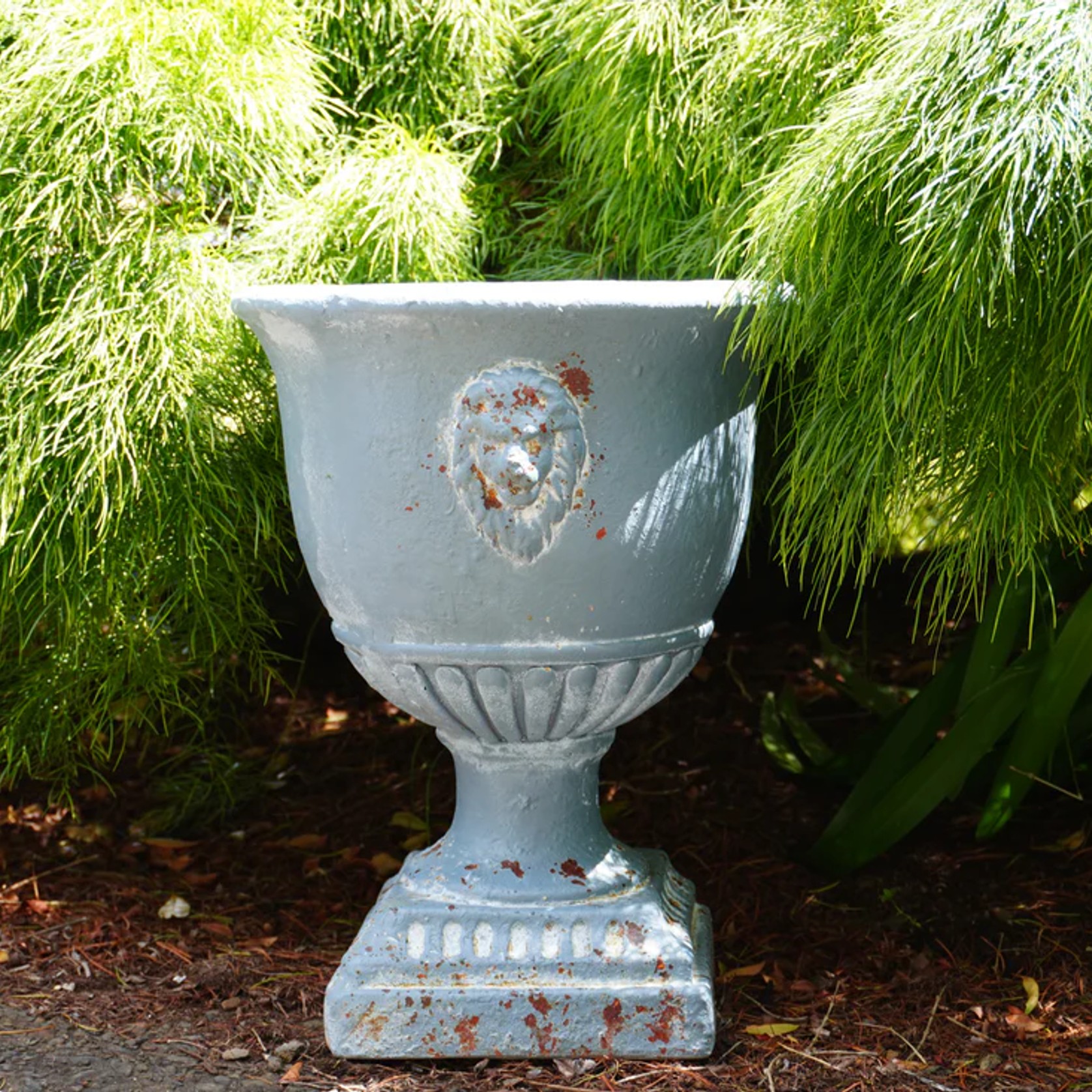 Lion Crest Medici Urn gallery detail image